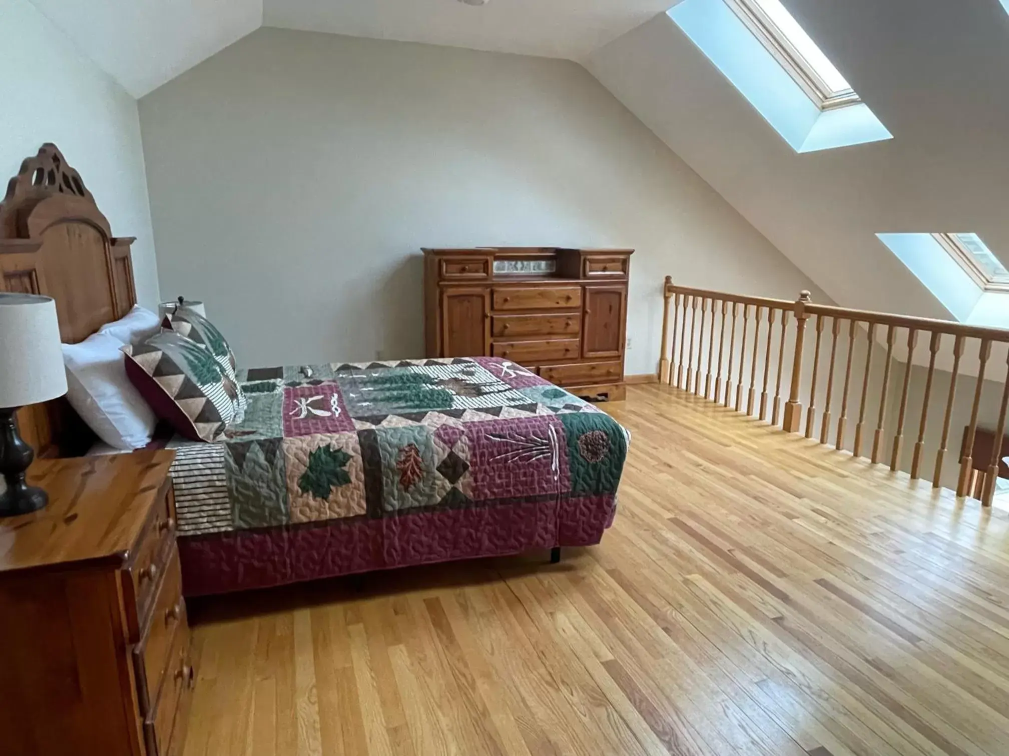 Bedroom, Bed in Hill View Motel and Cottages