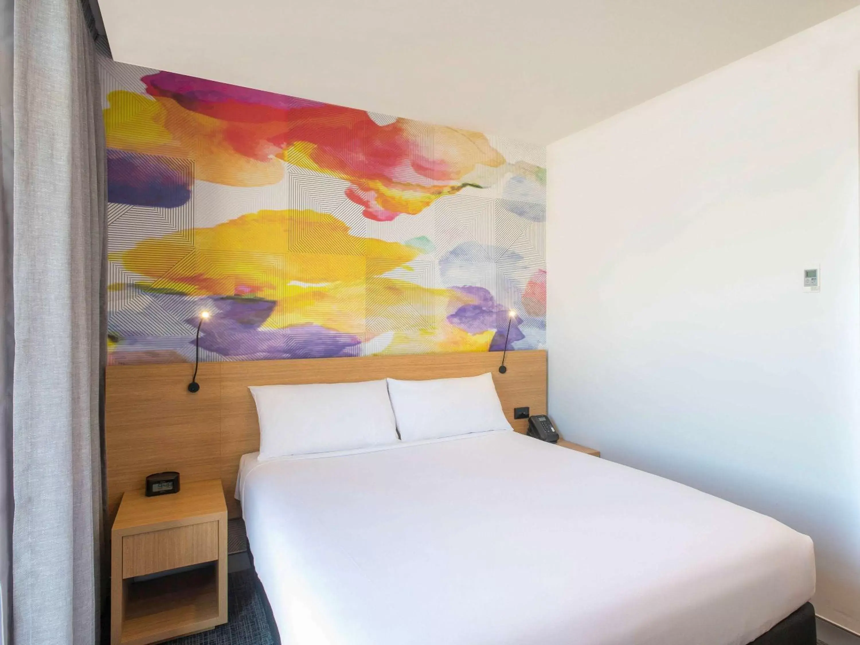 Bedroom, Bed in Ibis Styles Hobart