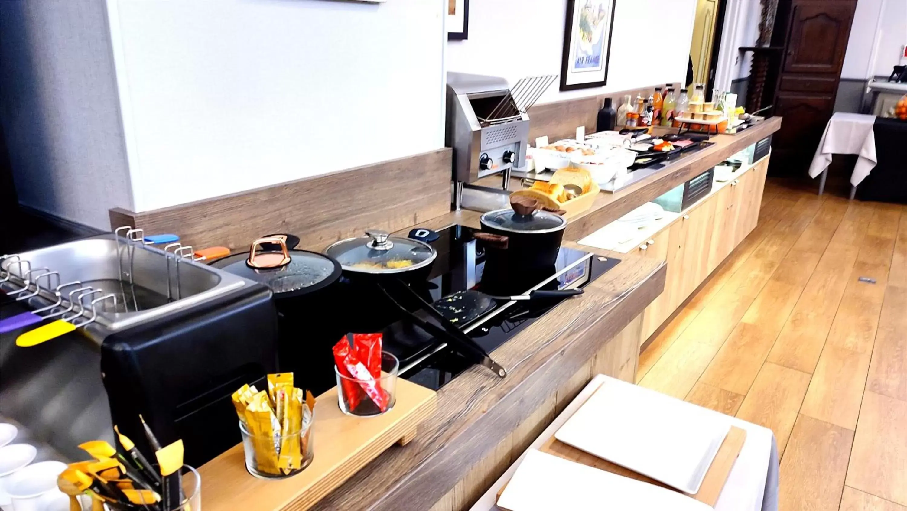 Buffet breakfast, Restaurant/Places to Eat in Best Western Marseille Aeroport