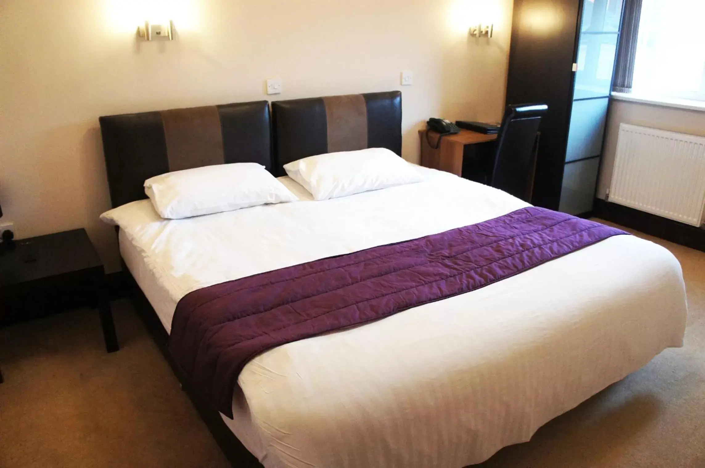 Bedroom, Bed in York House Hotel