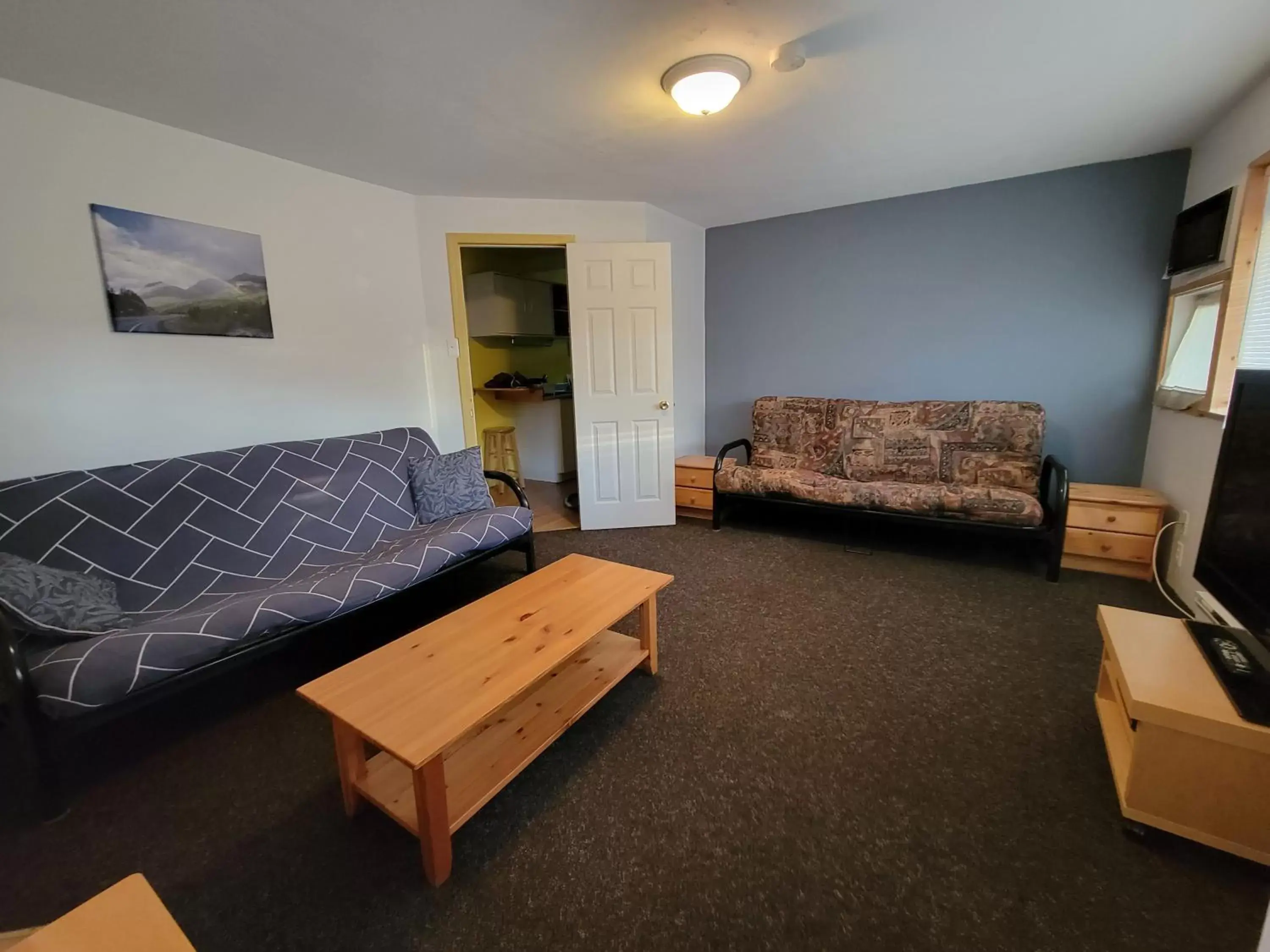 Seating Area in Misty River Lodge