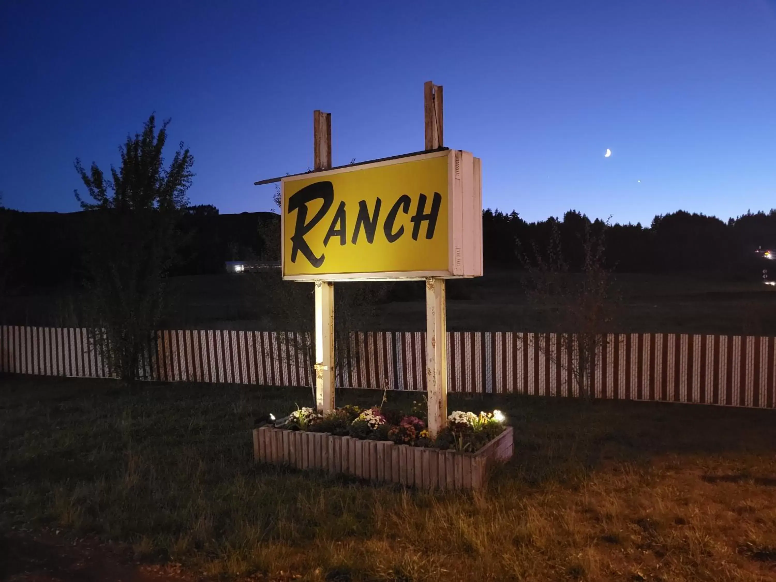 Garden in The Ranch Motel