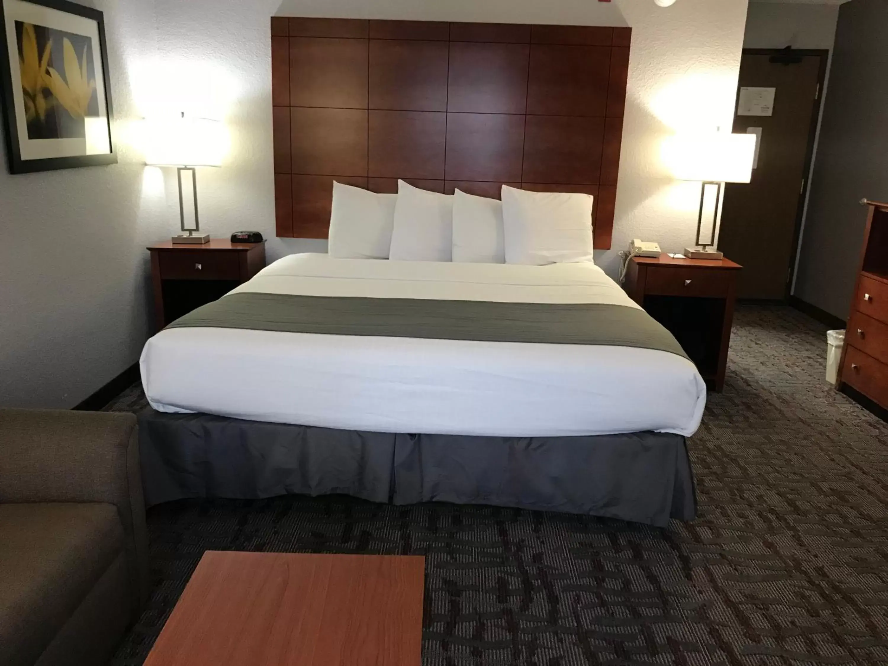 Guests, Bed in AmericInn by Wyndham Ankeny/Des Moines