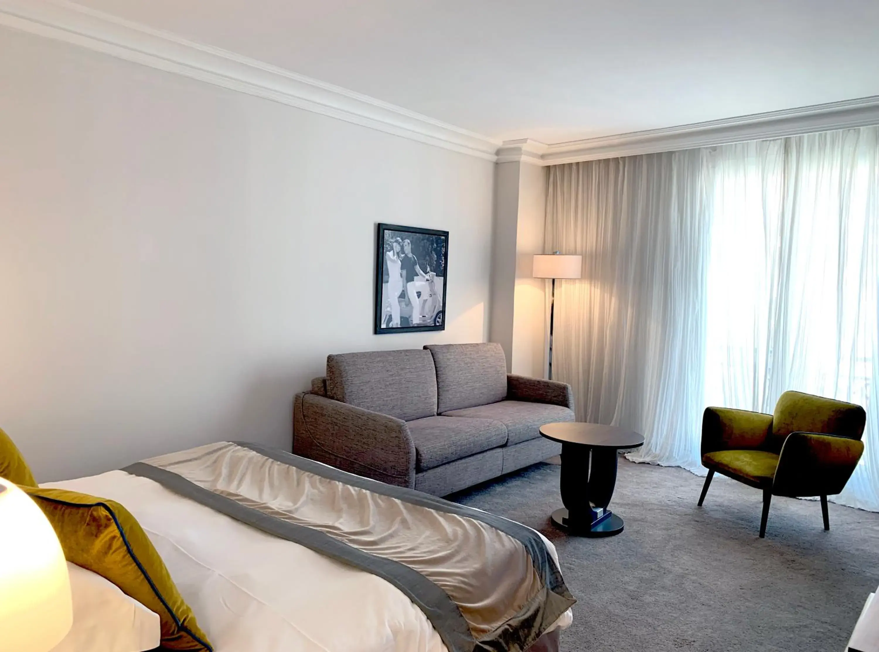 Bedroom, Seating Area in Hôtel Le Canberra