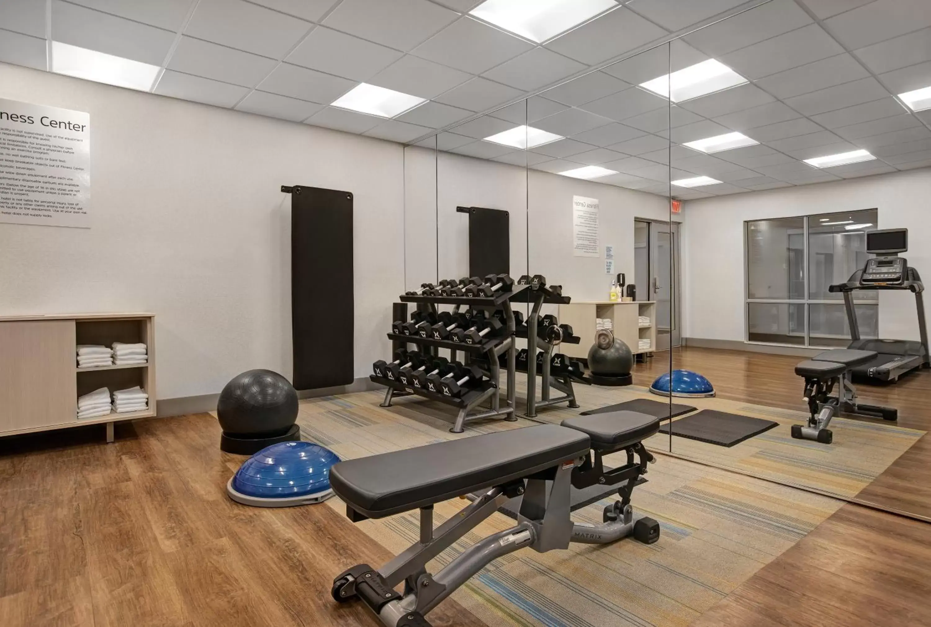 Fitness centre/facilities, Fitness Center/Facilities in Holiday Inn Express & Suites - Milwaukee - Brookfield, an IHG Hotel
