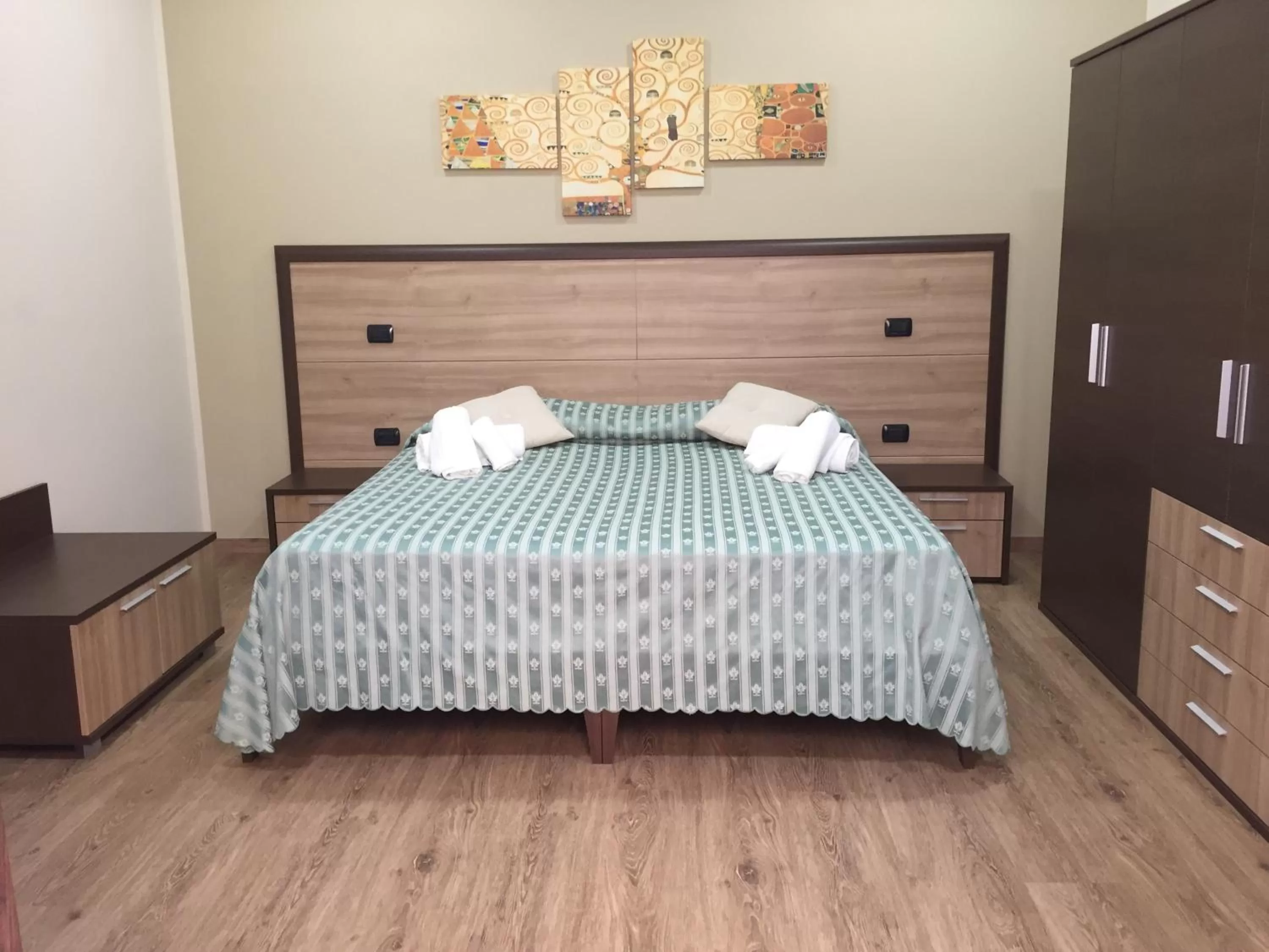 Large Double or Twin Room in B&B Duomo Pizzo ApartHotel