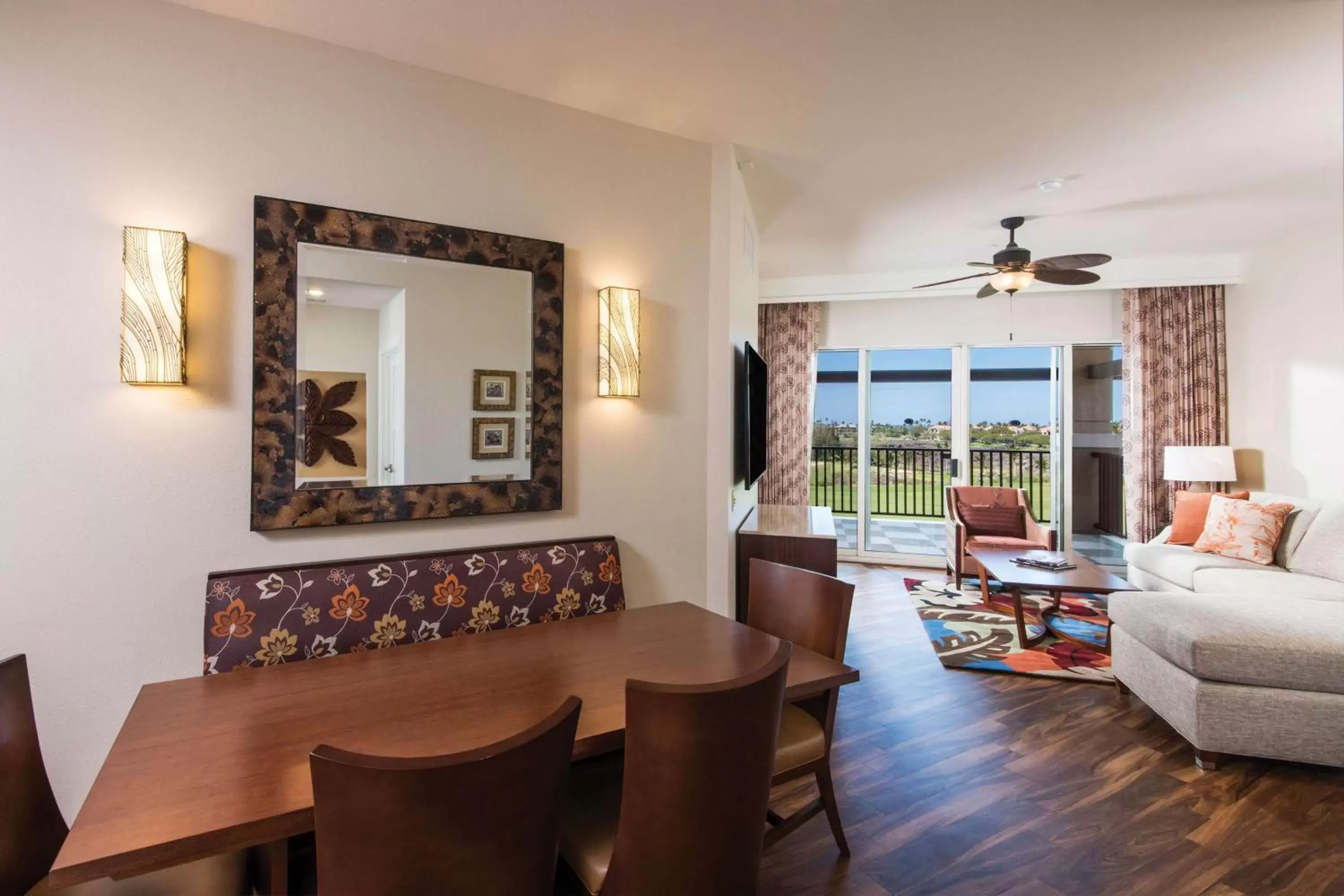 Bedroom, Dining Area in Hilton Grand Vacations Club Kohala Suites Waikoloa