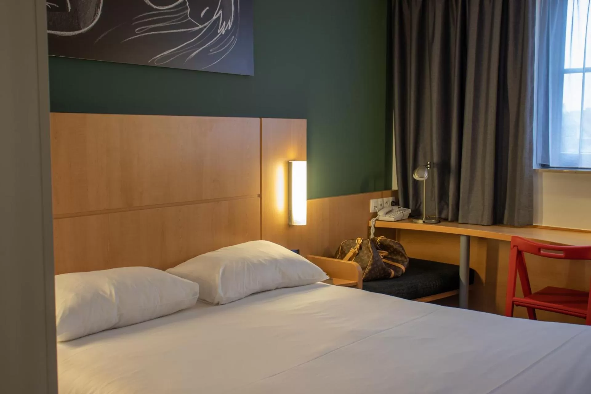 Bedroom, Bed in ibis De Panne