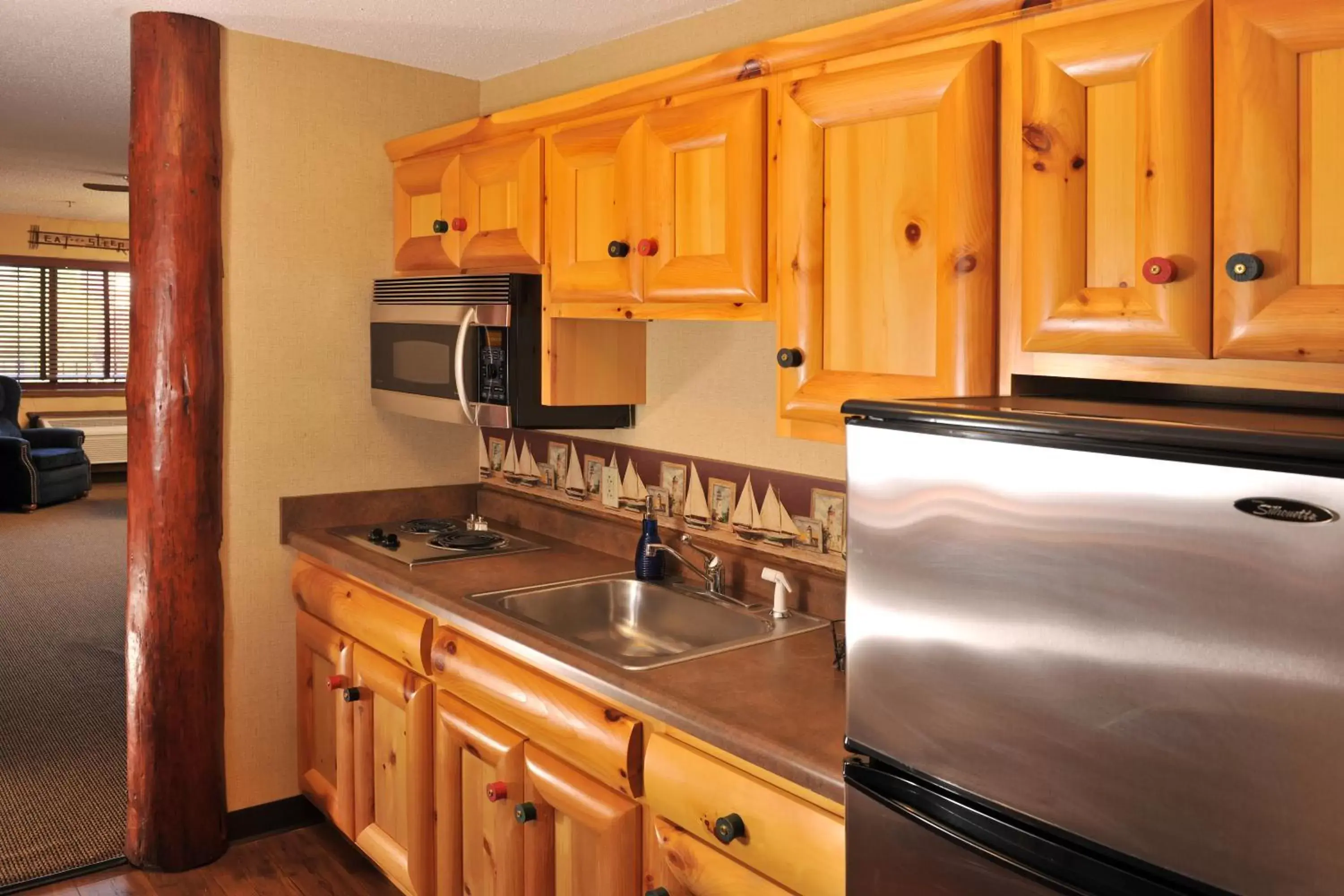 Kitchen or kitchenette, Kitchen/Kitchenette in Stoney Creek Hotel Moline