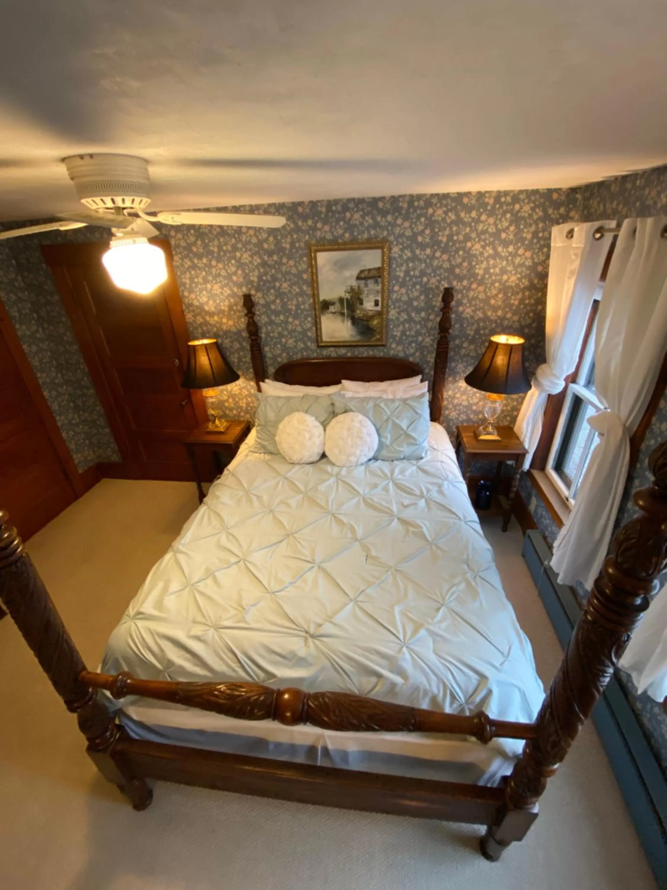 Bed in Follansbee Inn