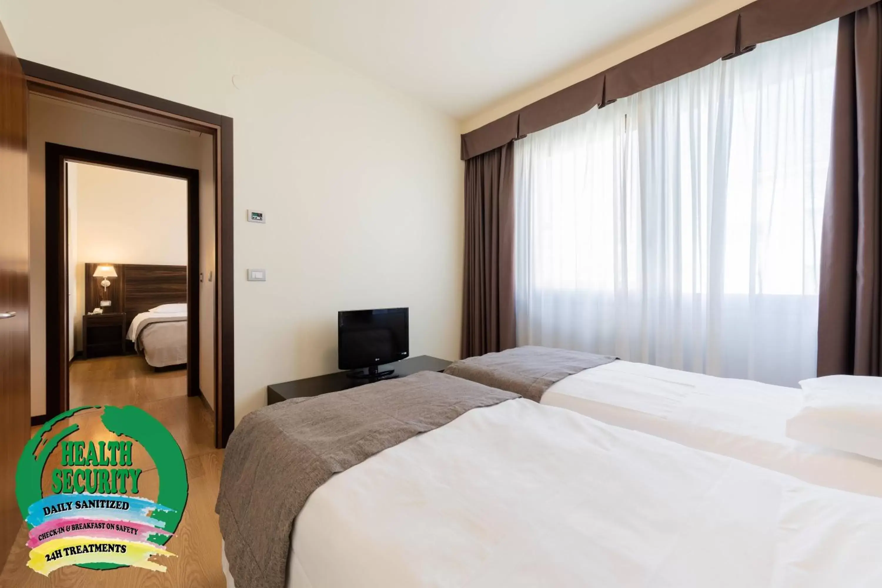 Bedroom, Bed in Hotel Delfino Venezia Mestre