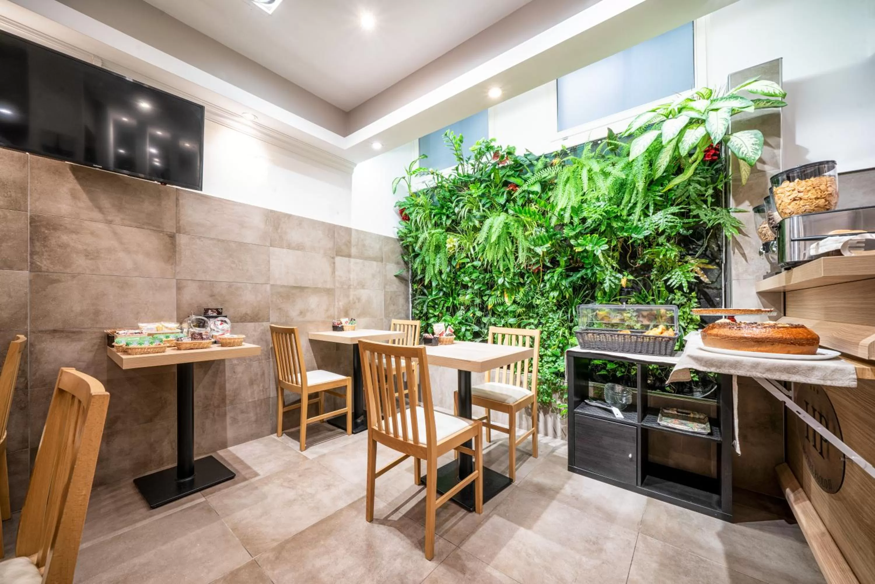 Breakfast in Hotel Paolo II