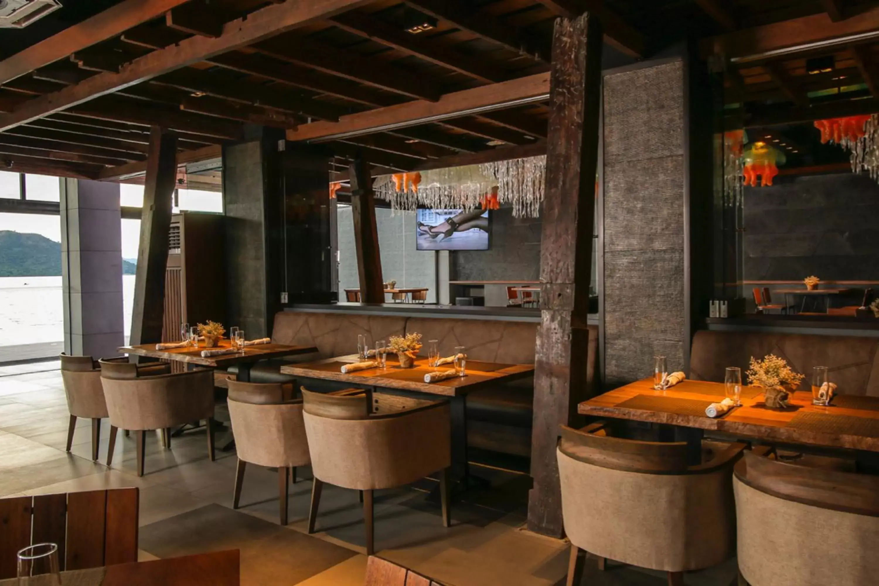 Restaurant/places to eat in Two Seasons Coron Bayside Hotel Restaurant/places to eat in Two Seasons Coron Bayside Hotel