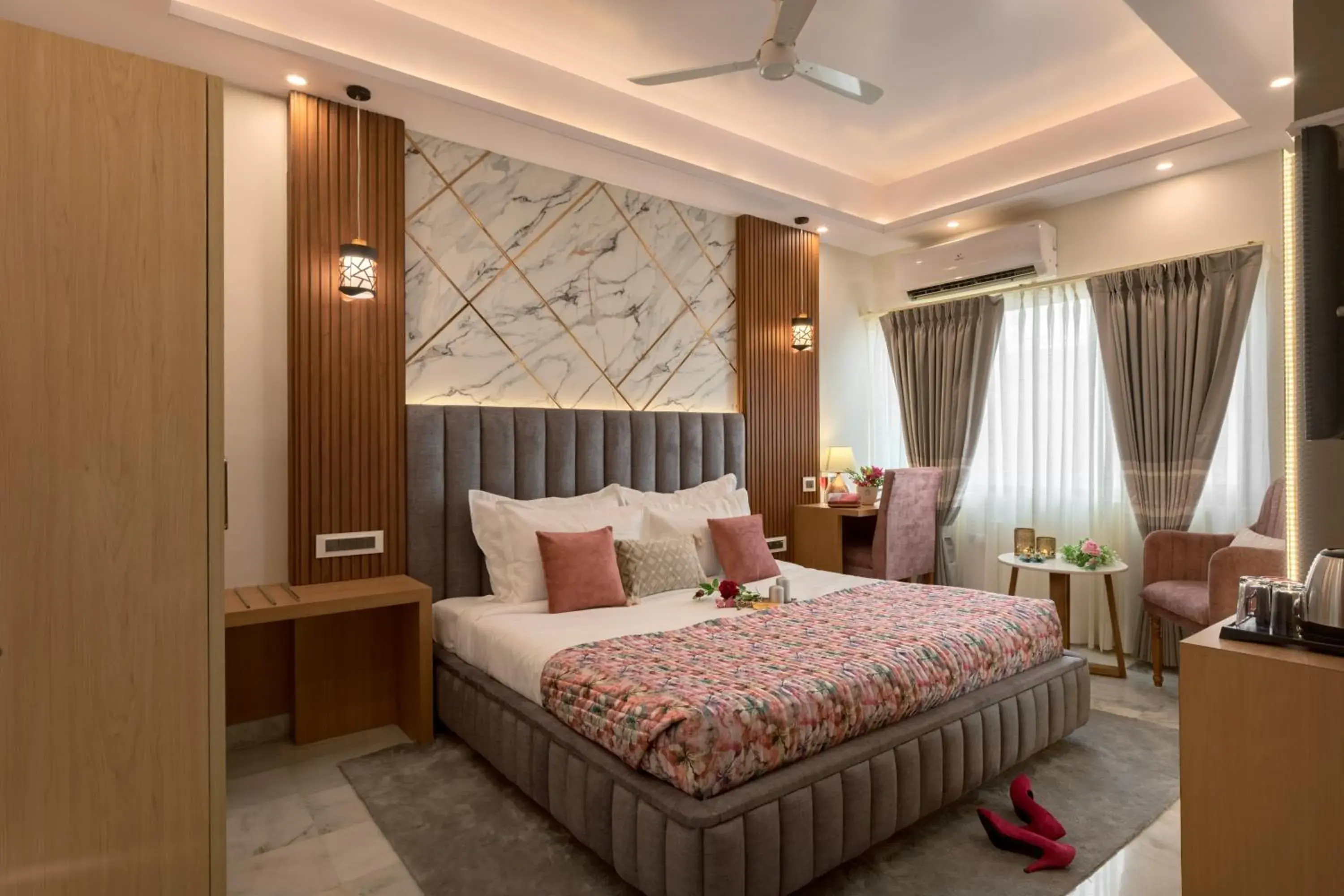 Bed in Hotel Sarang Palace