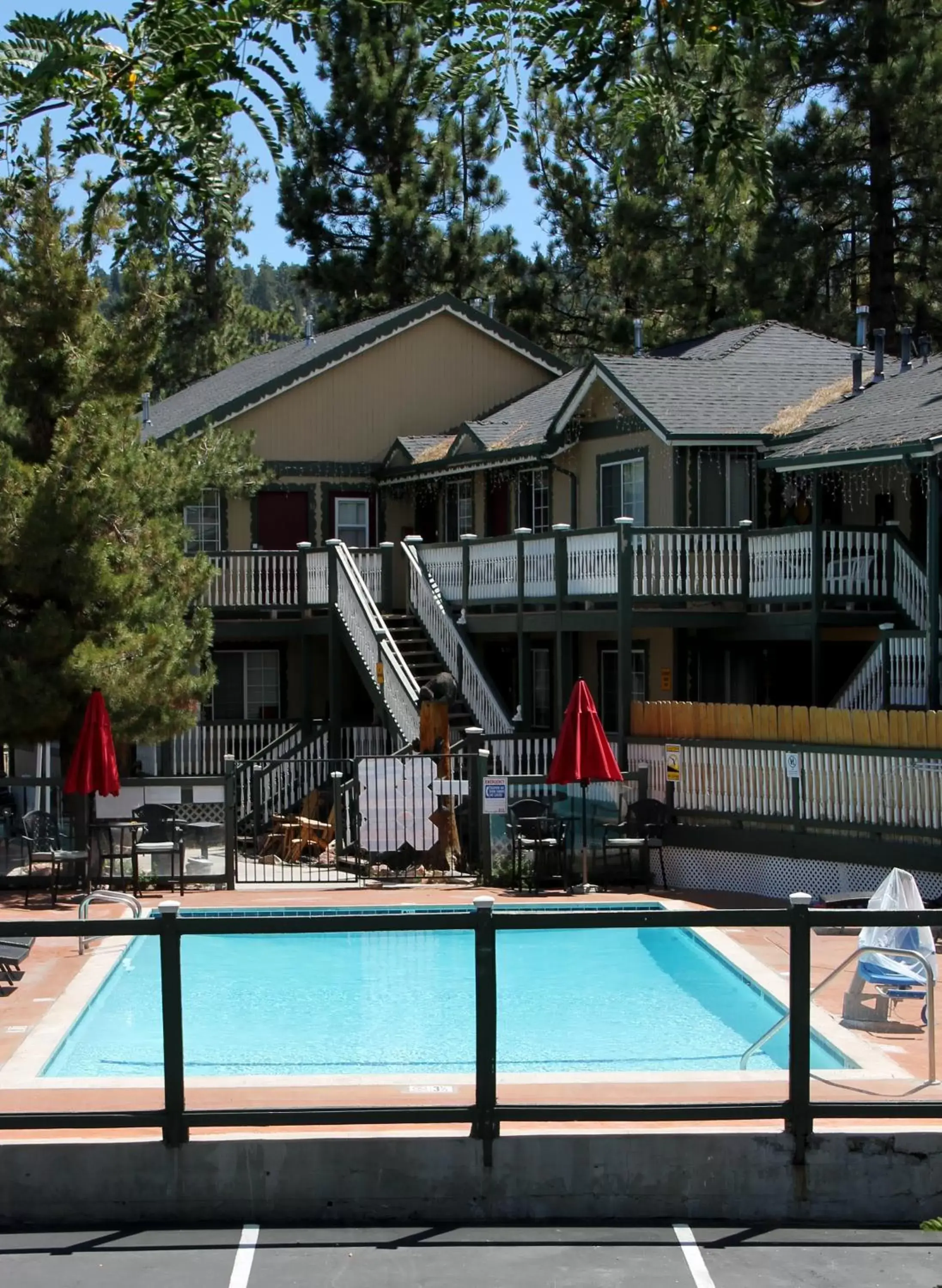 Property building, Swimming Pool in Fireside Lodge