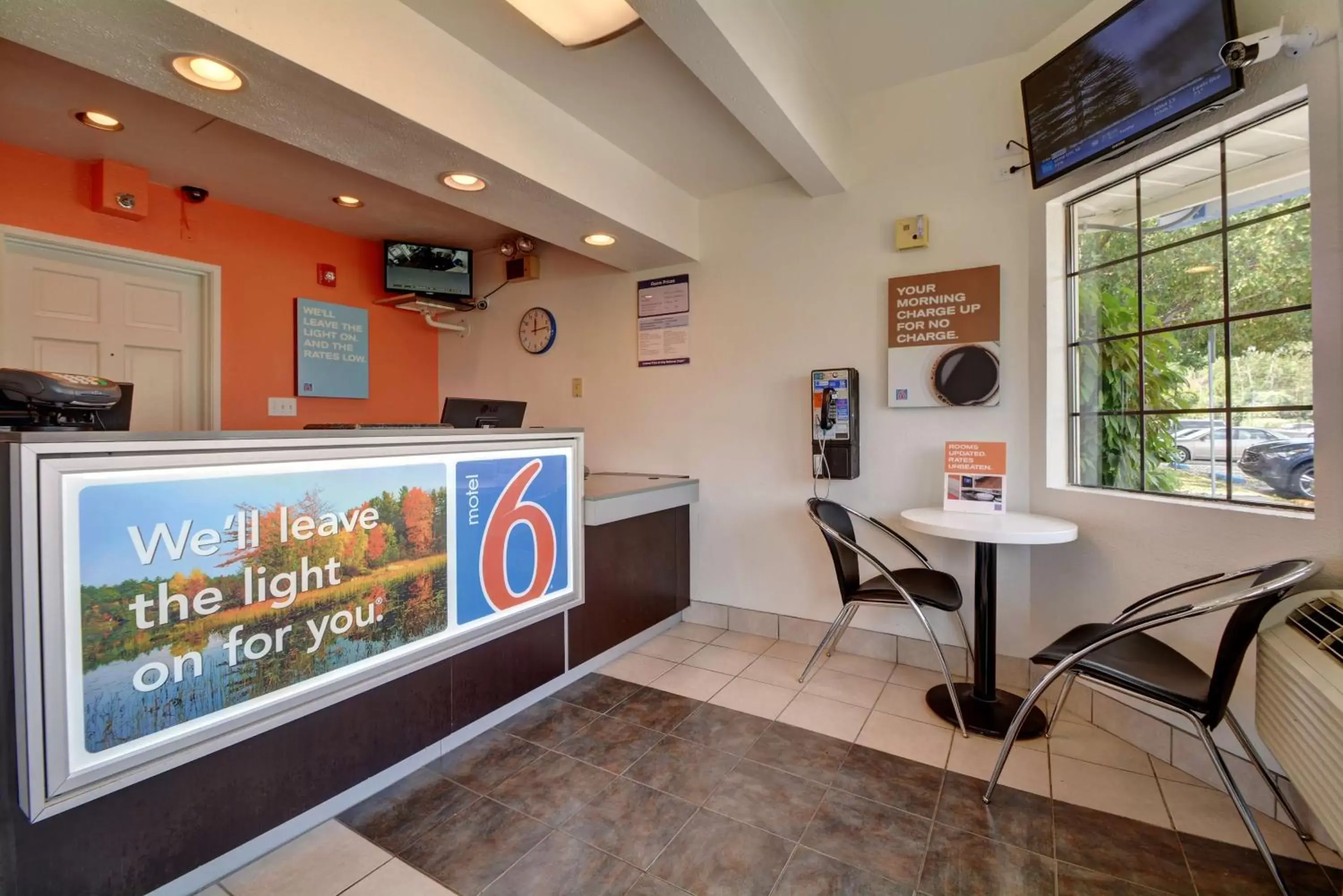 TV and multimedia, Lobby/Reception in Motel 6-Wethersfield, CT - Hartford