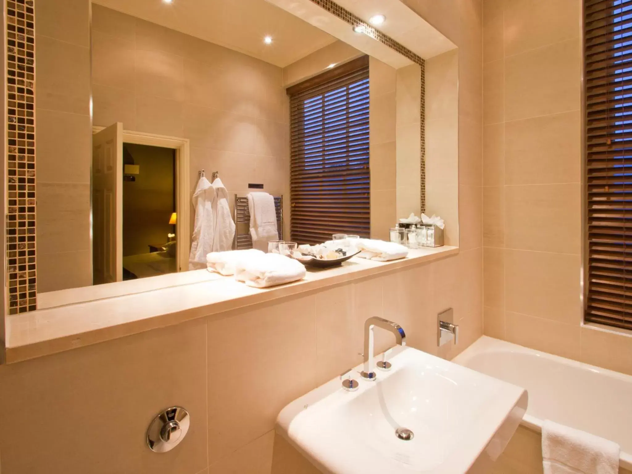 Bathroom in St Michael's Manor Hotel - St Albans