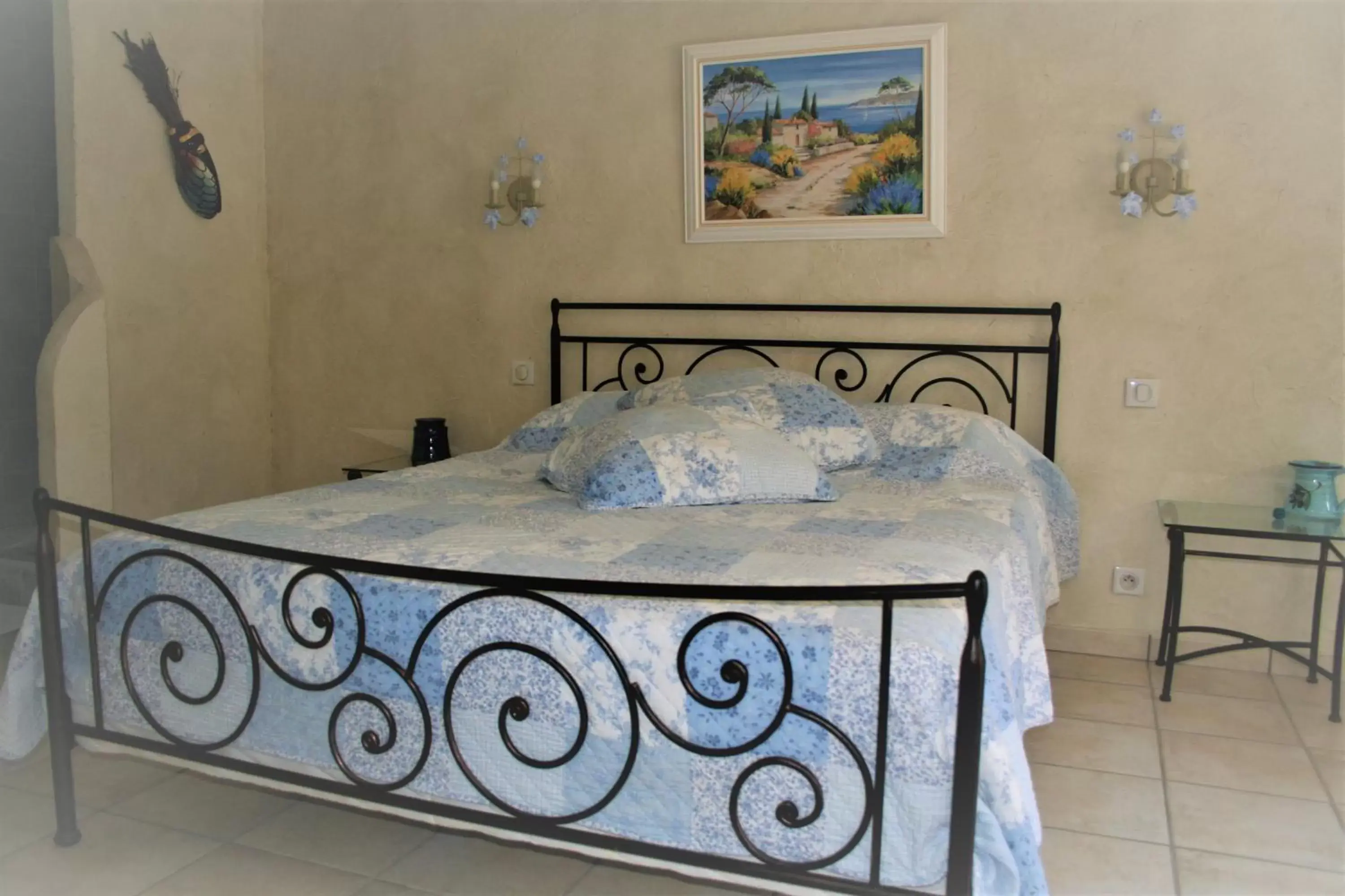 Bedroom, Bed in LE MAS DES TARENTES Chambres d'hôtes