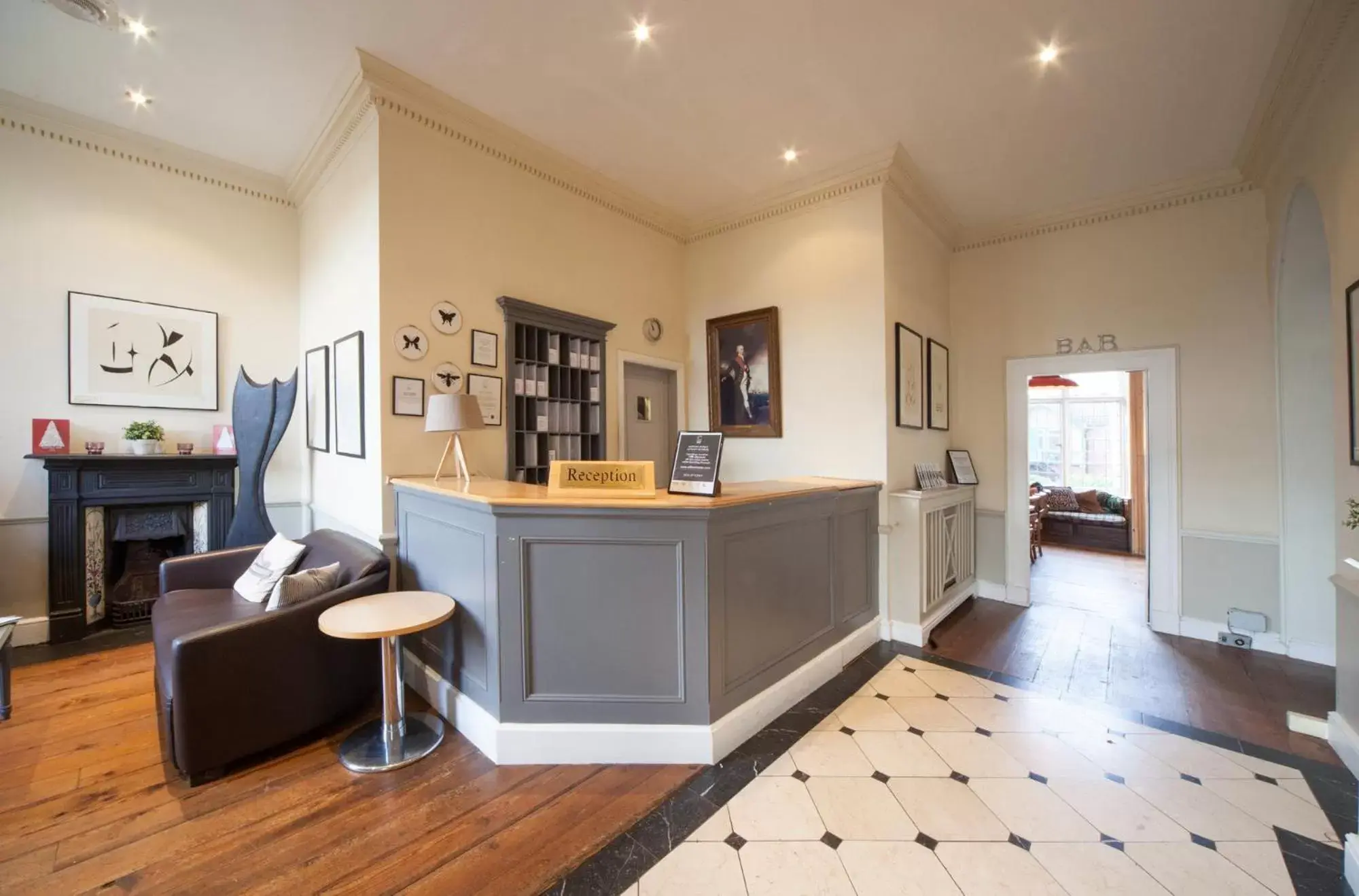 Lobby or reception, Kitchen/Kitchenette in The Rodney Hotel