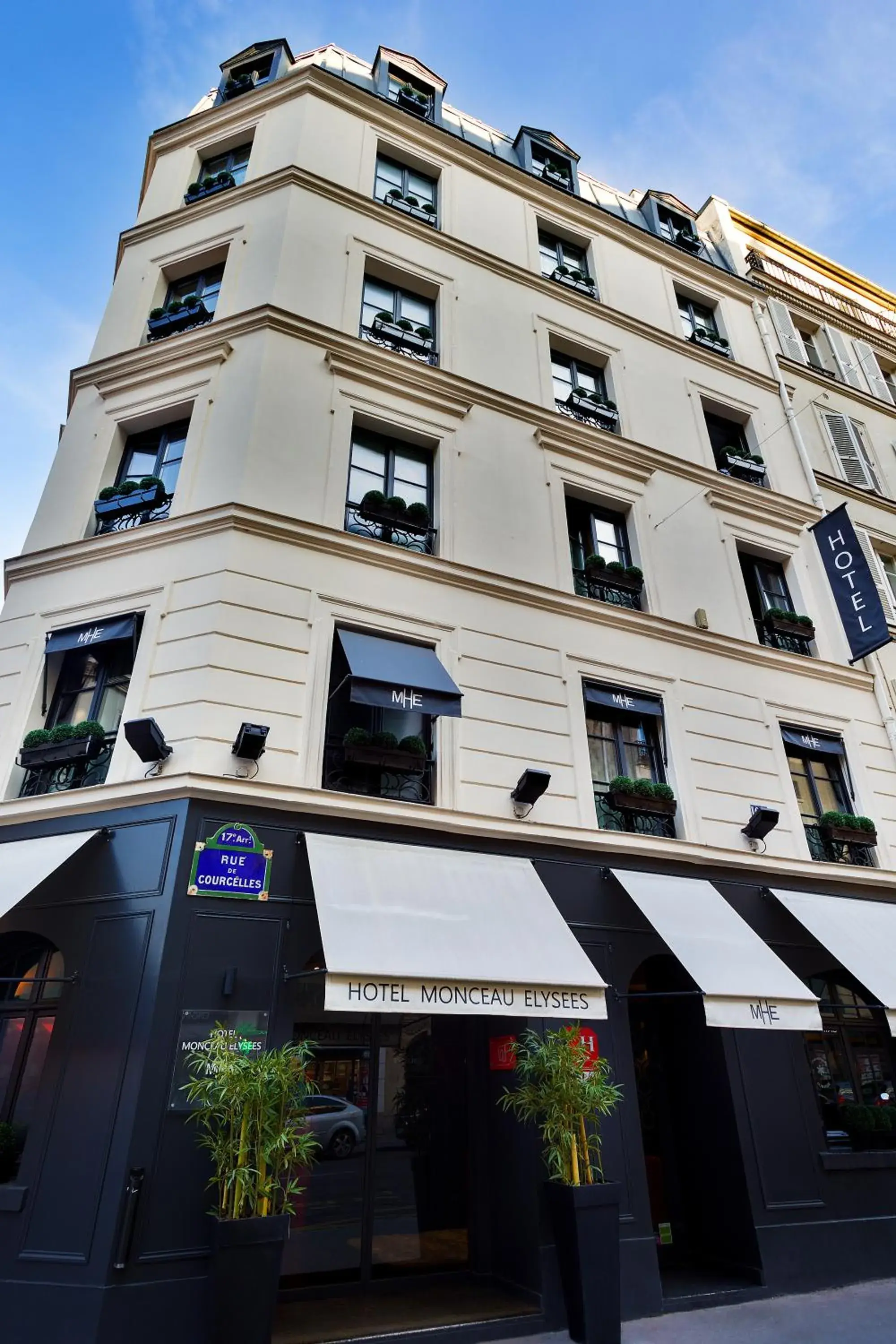 Facade/entrance, Property Building in Monceau Elysées