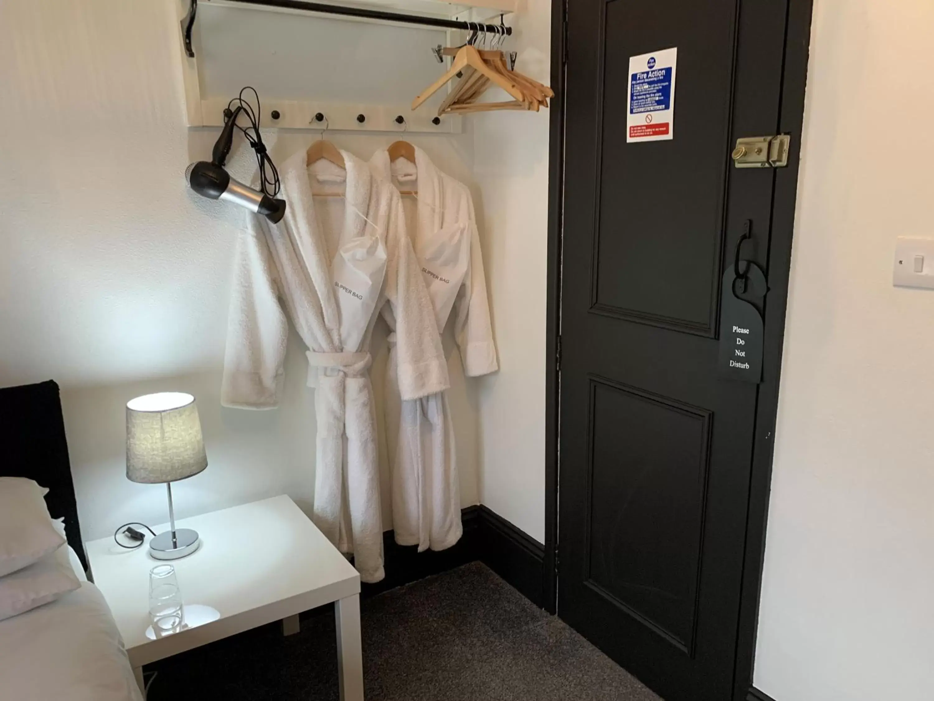 Bedroom, Bathroom in Kingsmere Guest House