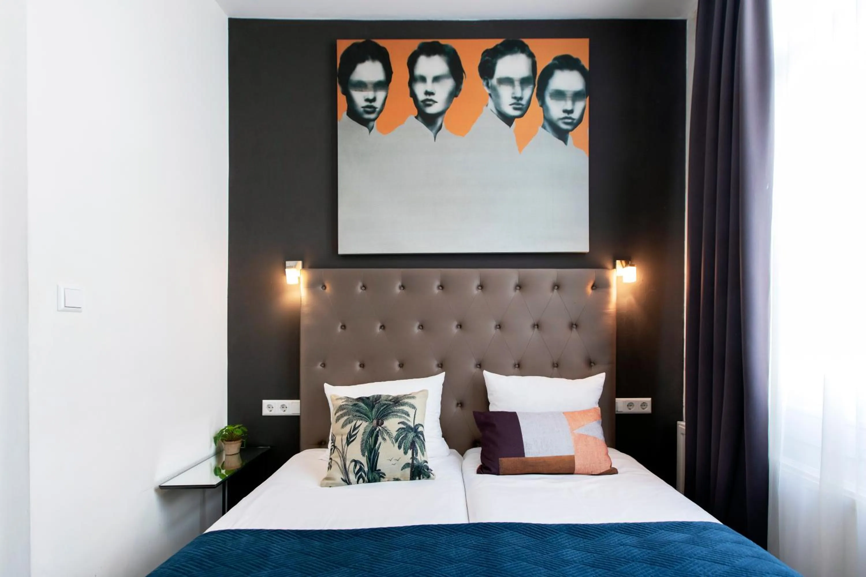 Bed in Quentin Golden Bear Hotel