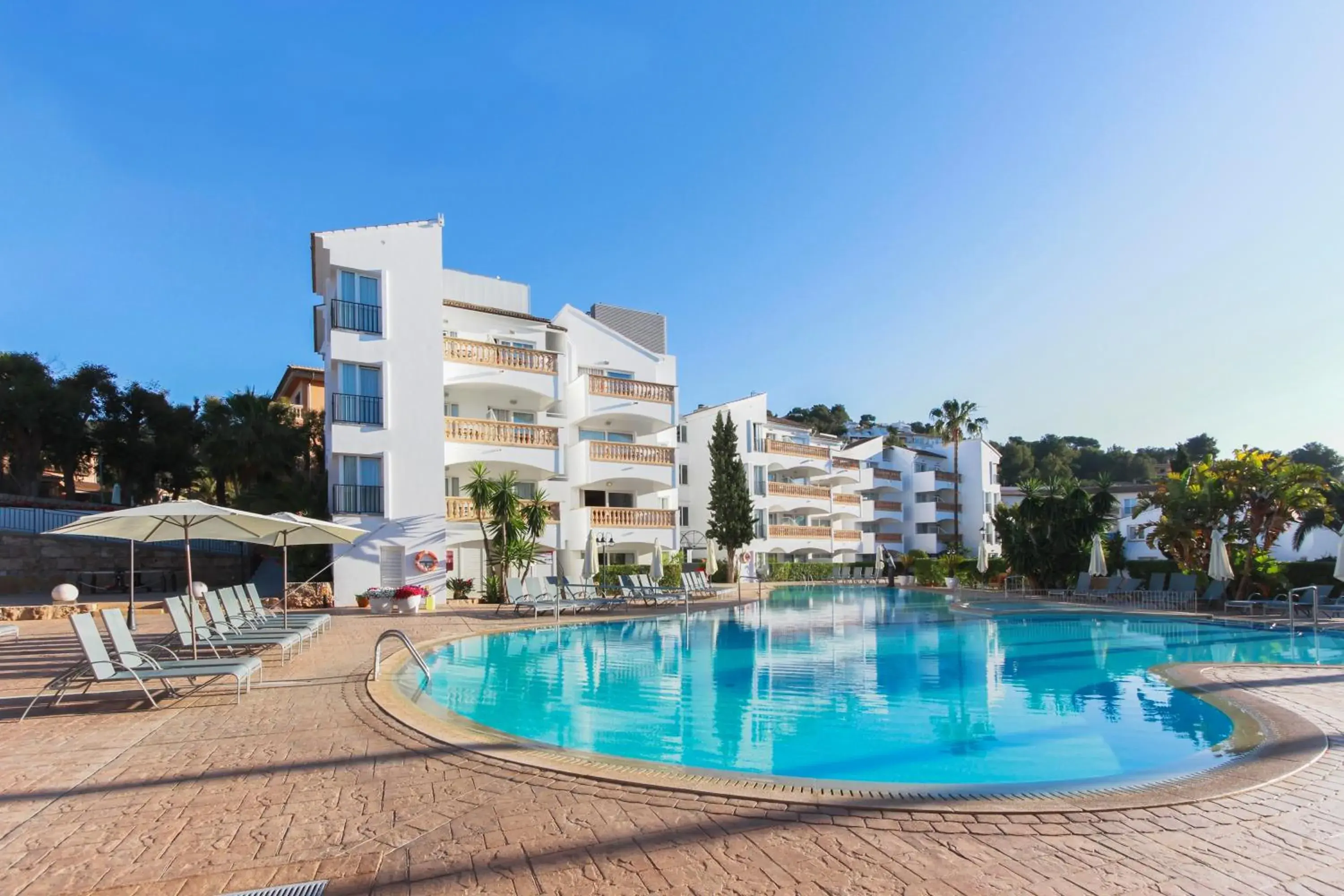 Facade/entrance, Swimming Pool in Hotel La Pergola Mallorca