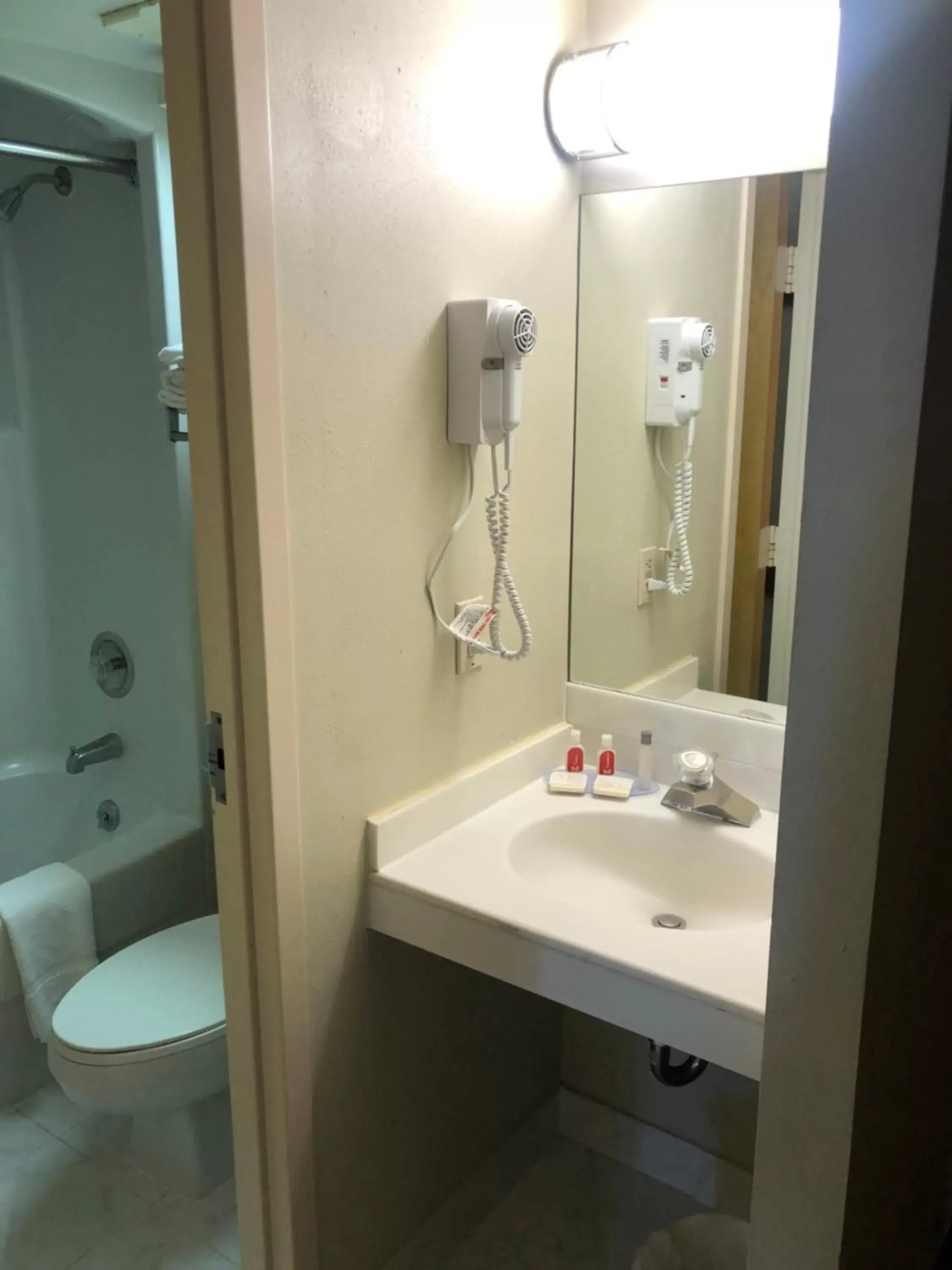 Bathroom in Econo Lodge Metro