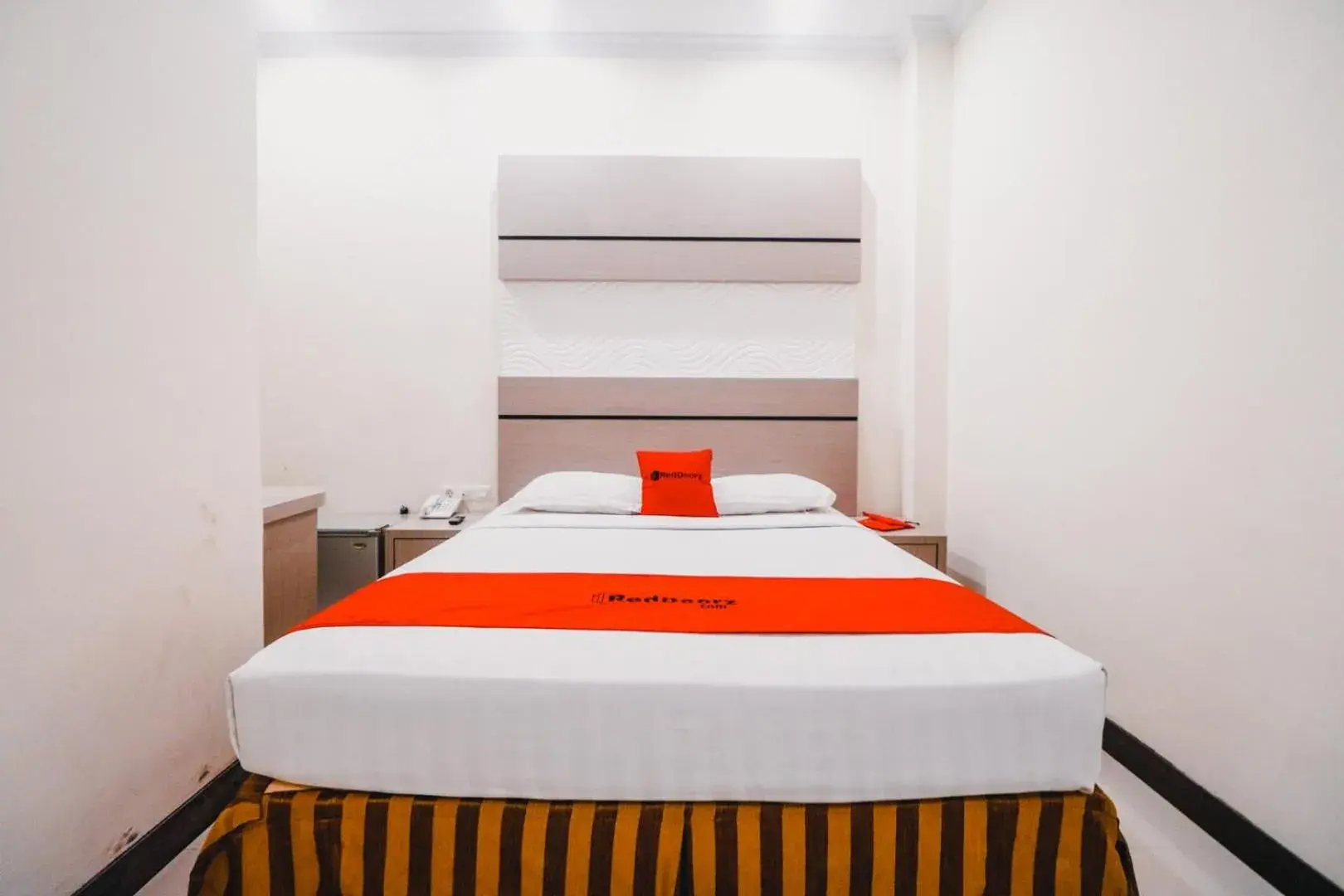 Bedroom, Bed in Reddoorz Plus near Makassar Town Square