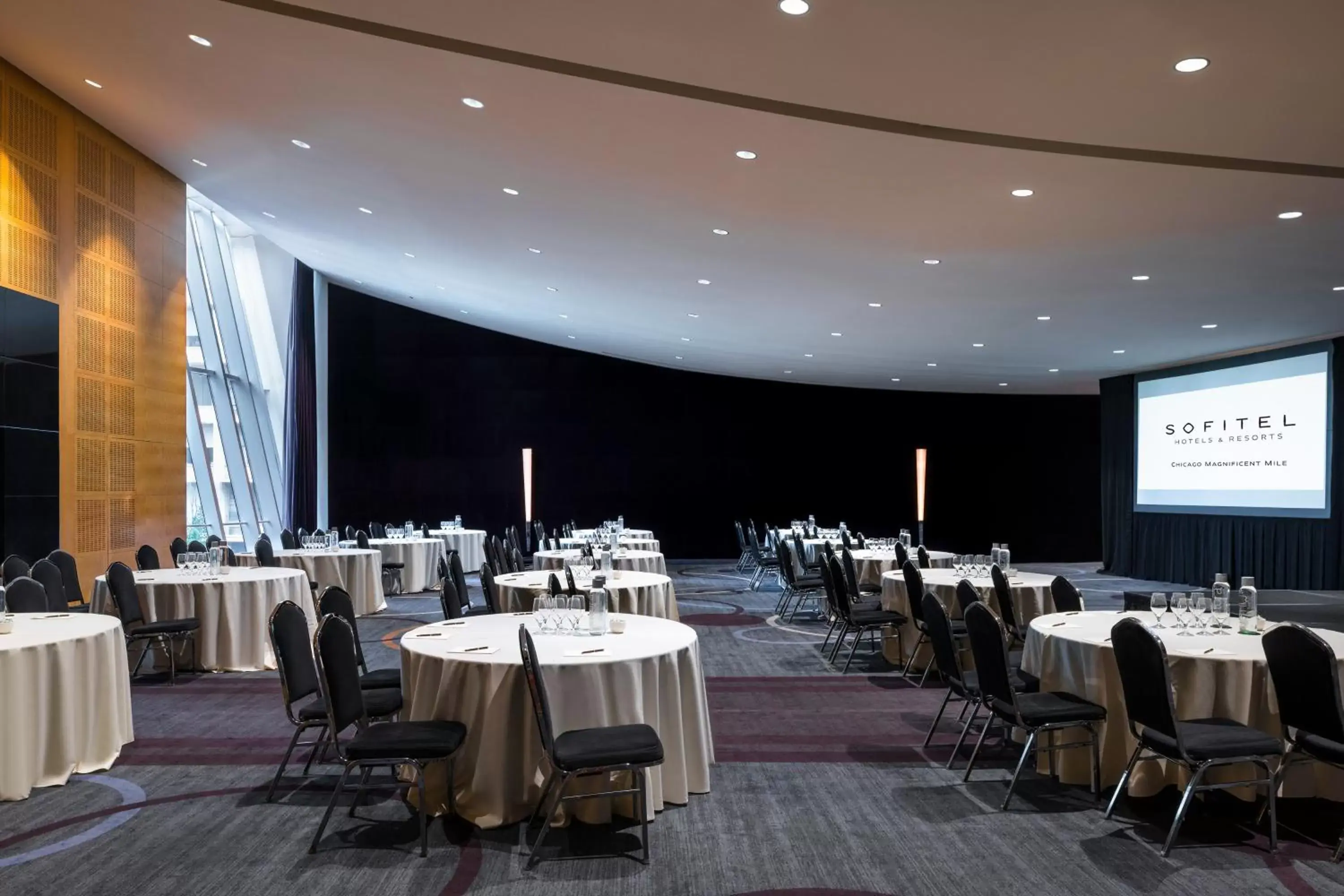 Banquet/Function facilities, Restaurant/Places to Eat in Sofitel Chicago Magnificent Mile