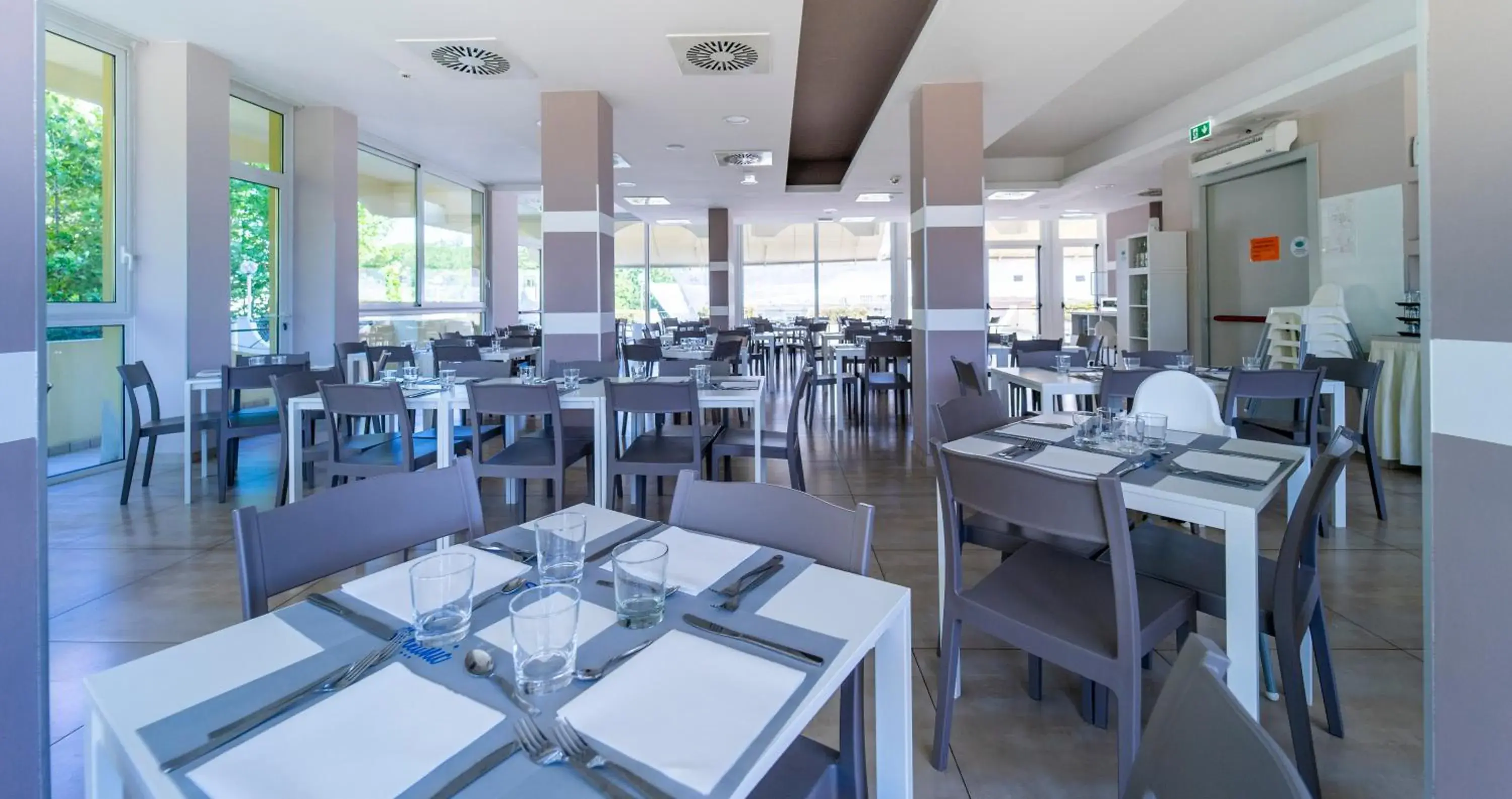 Restaurant/Places to Eat in Hotel Oceanic