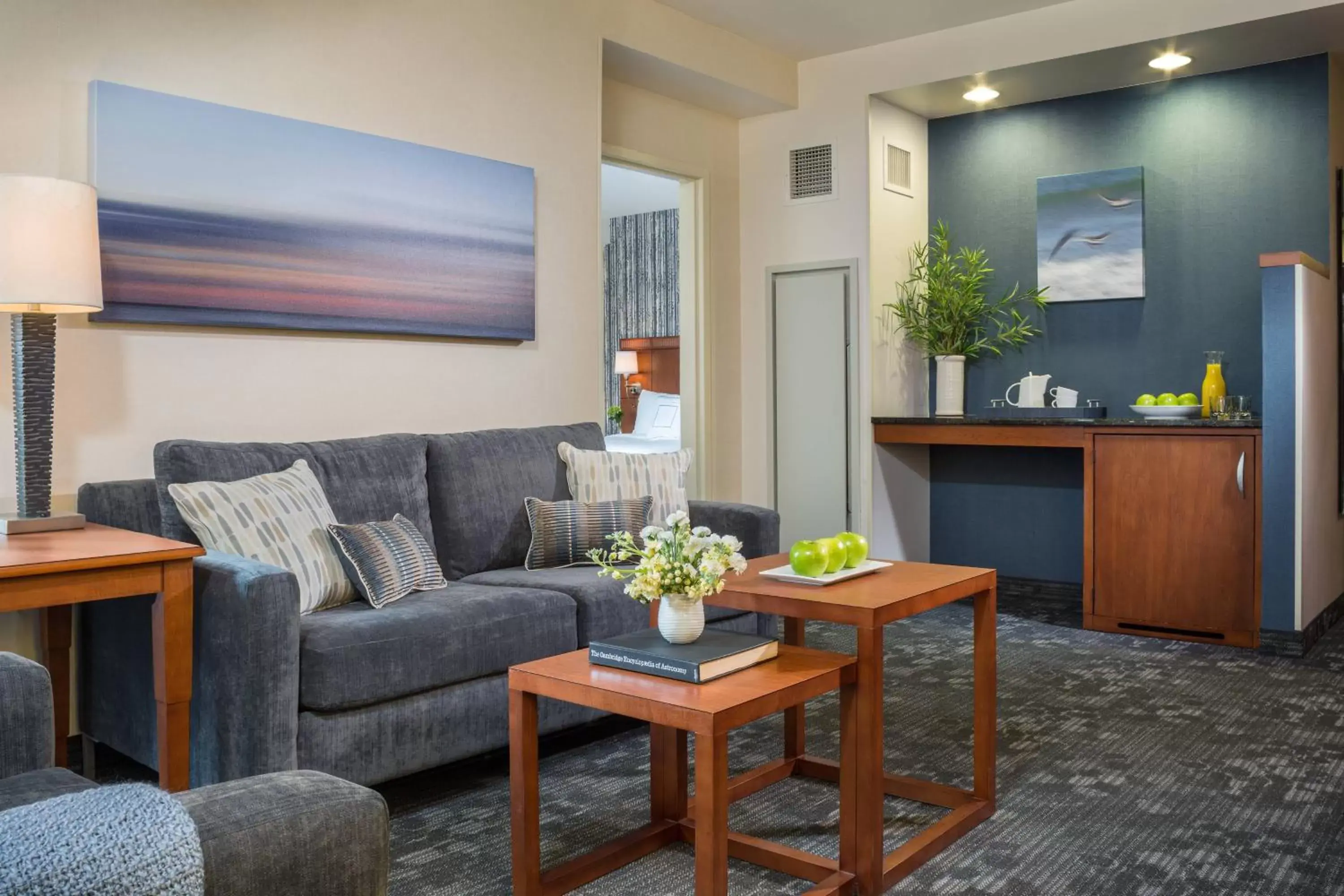 Living room, Seating Area in Courtyard Burlington Harbor