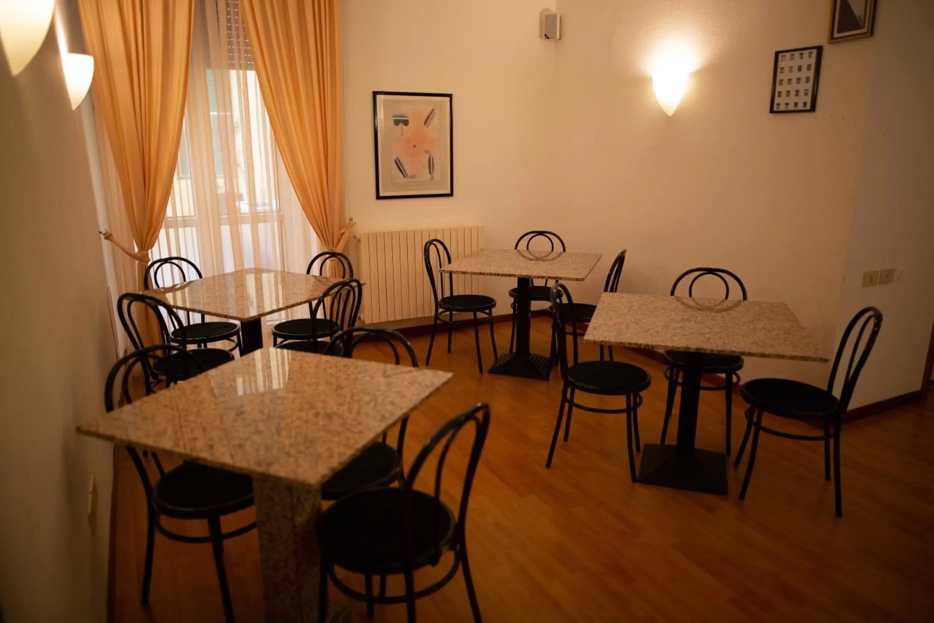 Dining area, Restaurant/Places to Eat in Hotel Arcadia