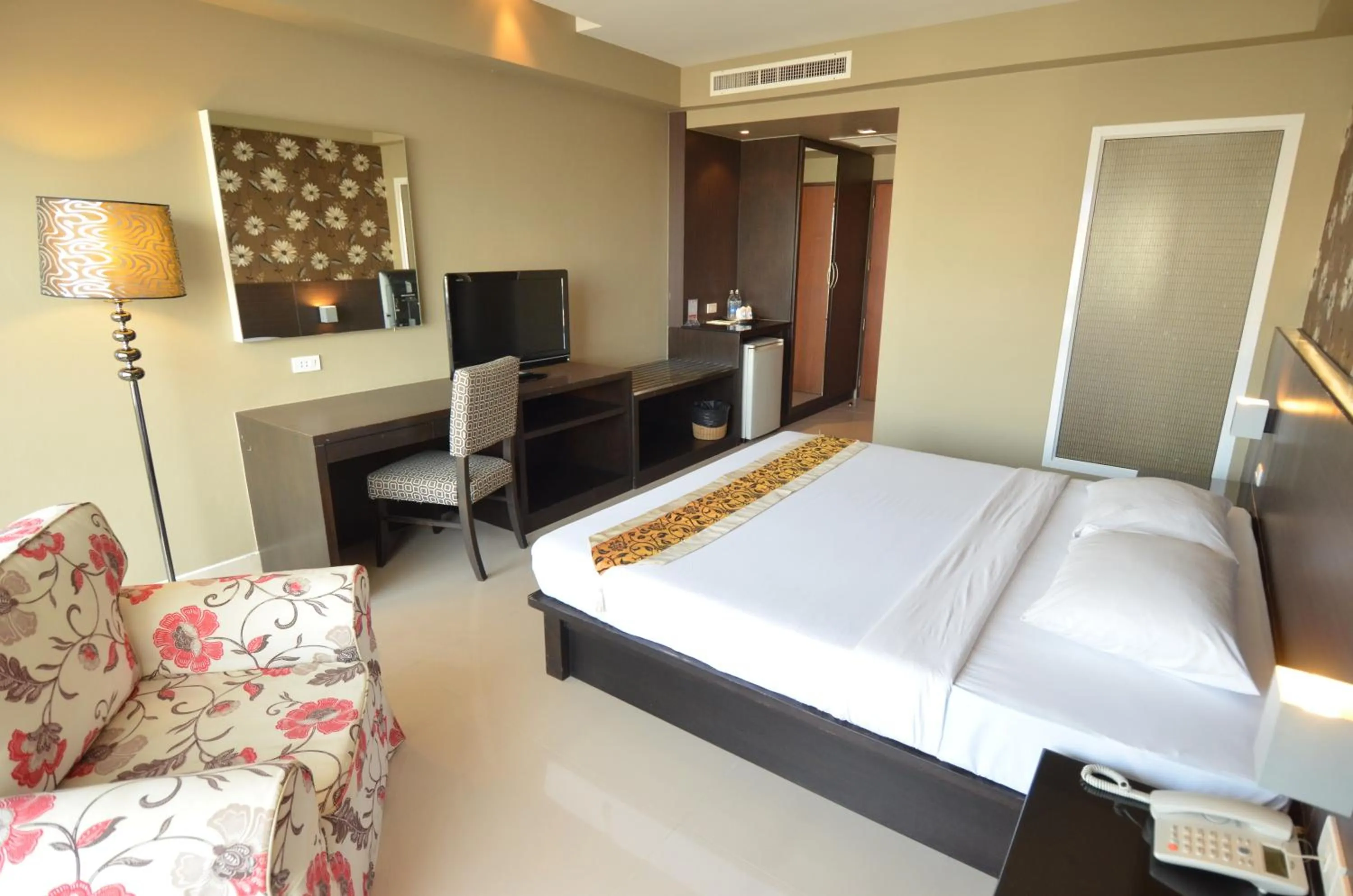 Bedroom, Bed in Welcome Plaza Hotel Pattaya