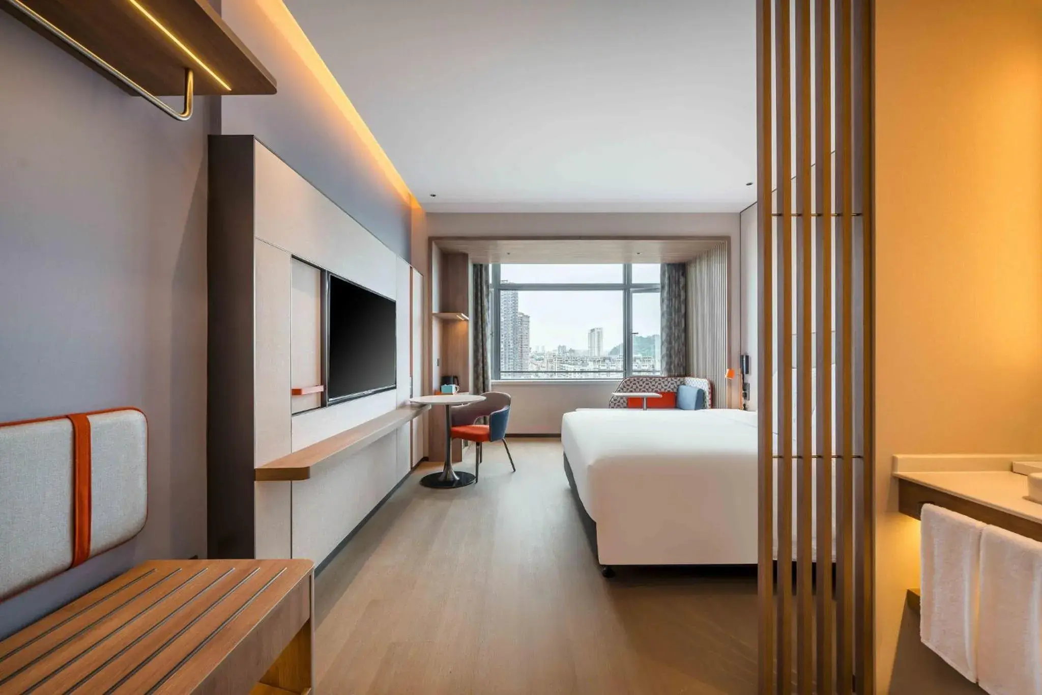 Photo of the whole room, TV/Entertainment Center in Holiday Inn Express Jiangmen East Station, an IHG Hotel