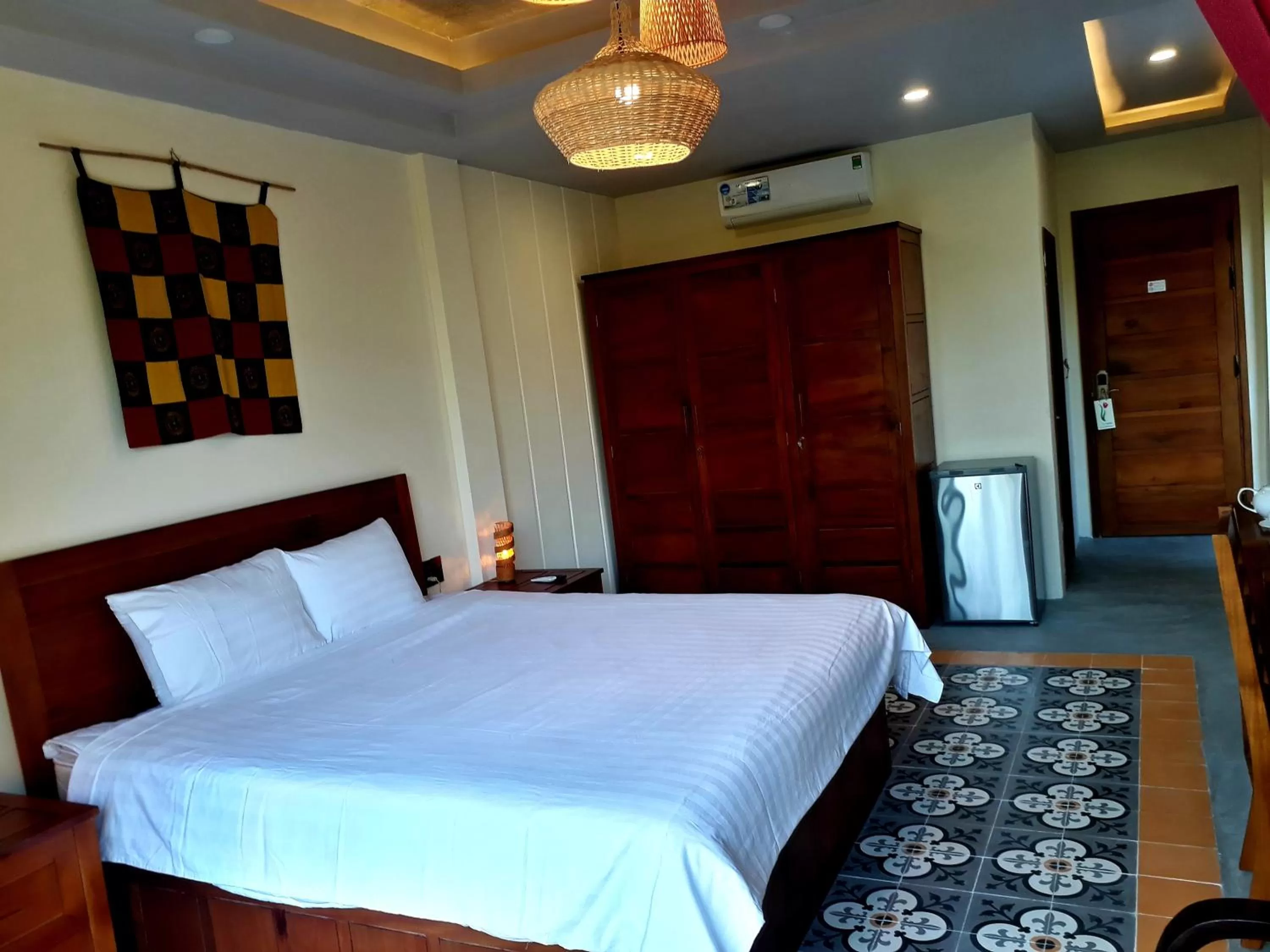 Bedroom, Bed in Pink Tulip Hoi An