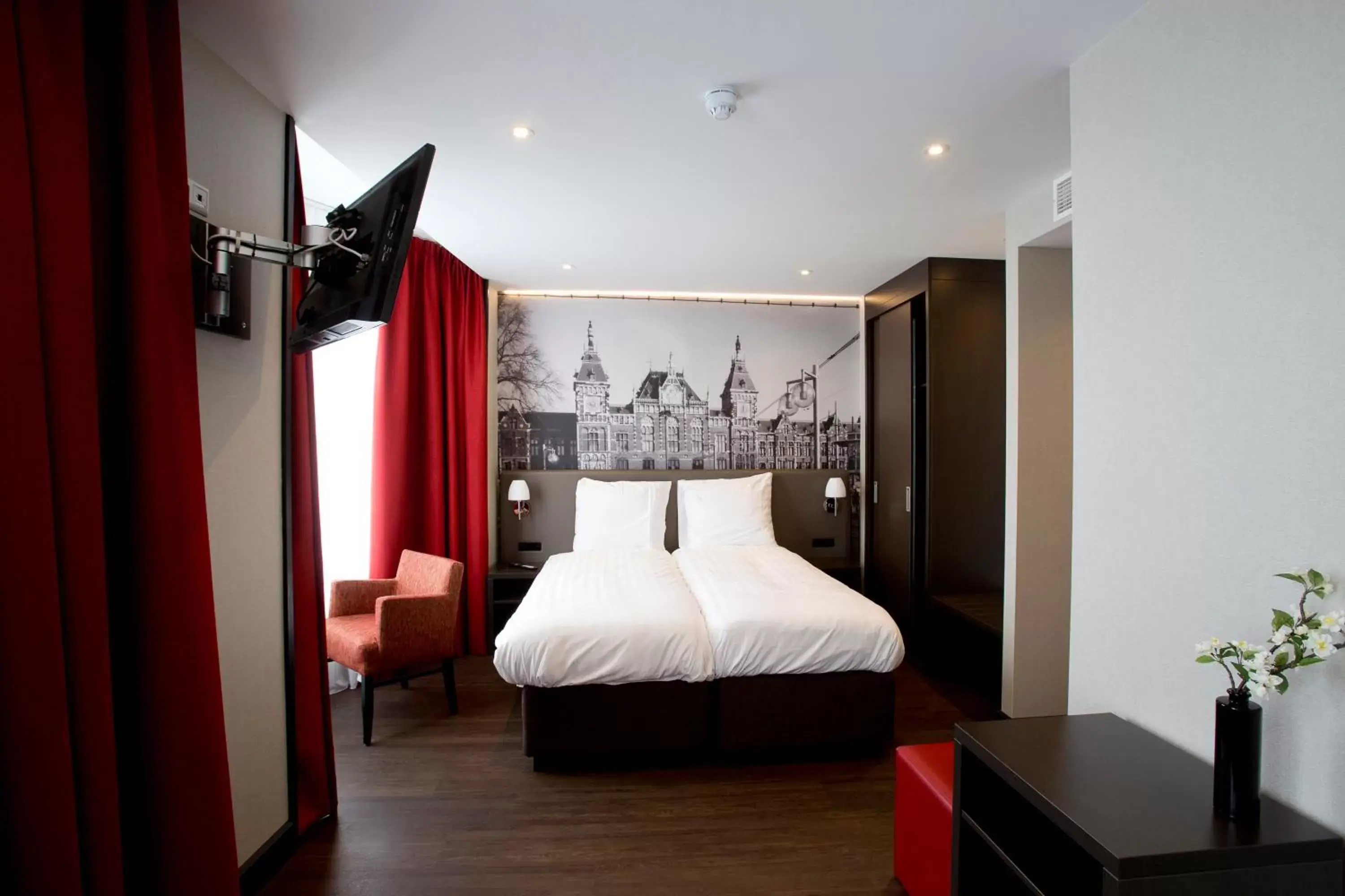 Photo of the whole room, Bed in Royal Amsterdam Hotel