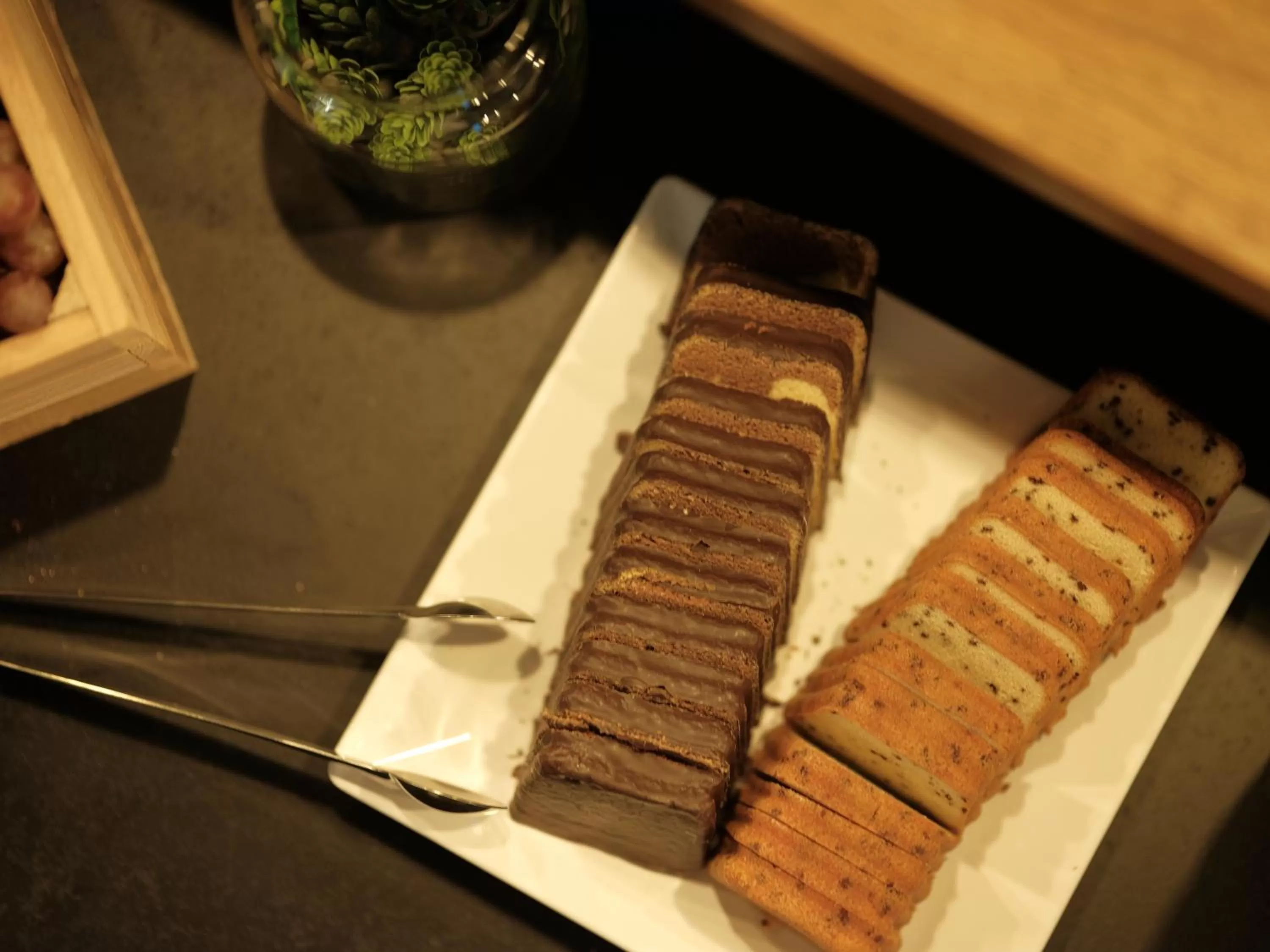 Food and drinks in THE ROOMS - Hotel & House