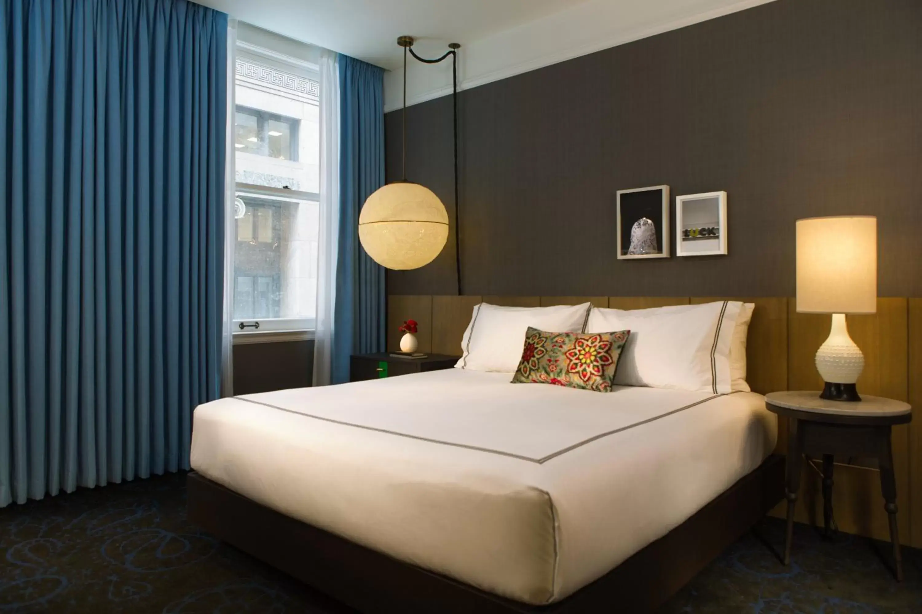 Photo of the whole room, Bed in Kimpton Gray Hotel Chicago, an IHG Hotel