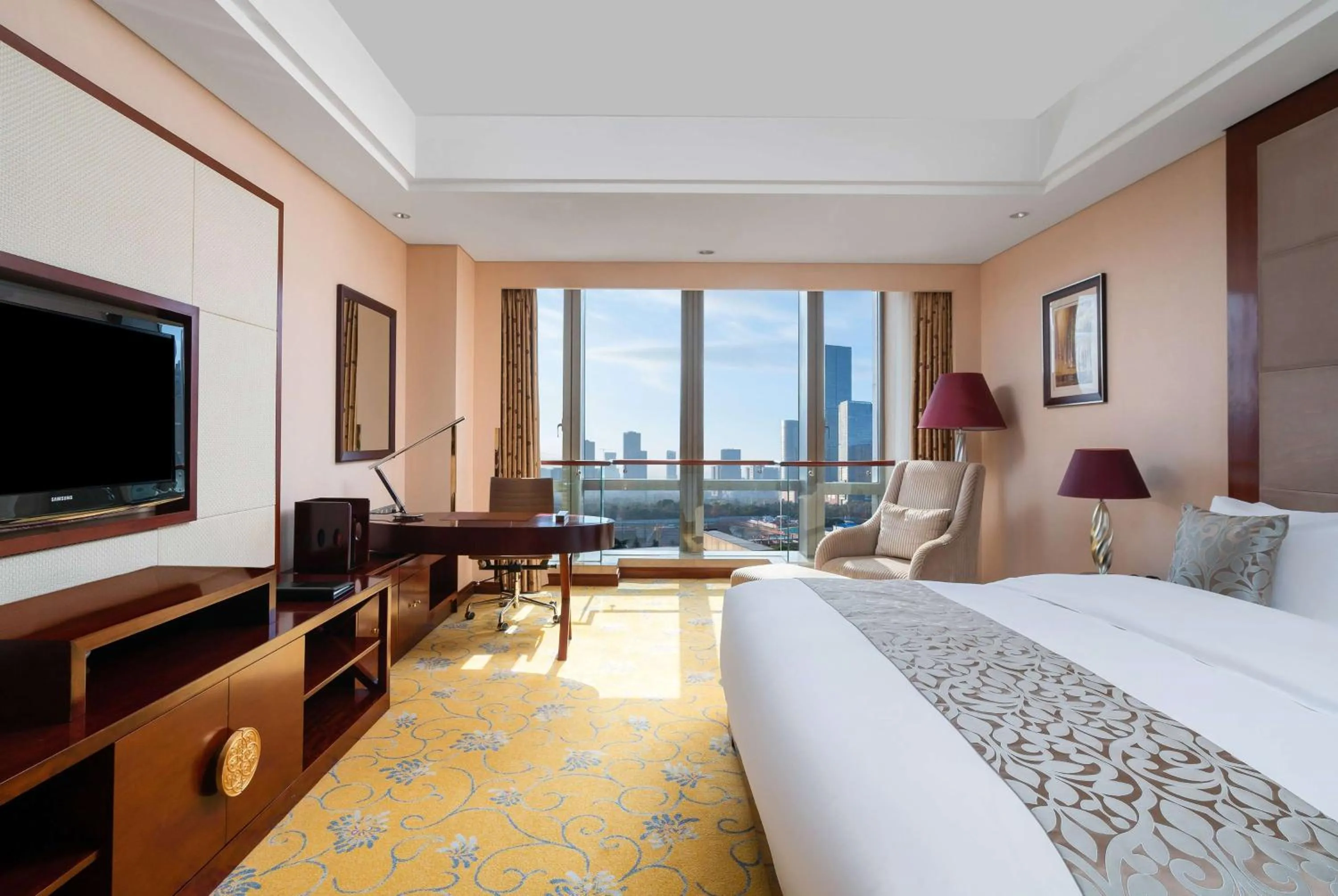 Photo of the whole room, Bed in Howard Johnson Tropical Garden Plaza Kunming