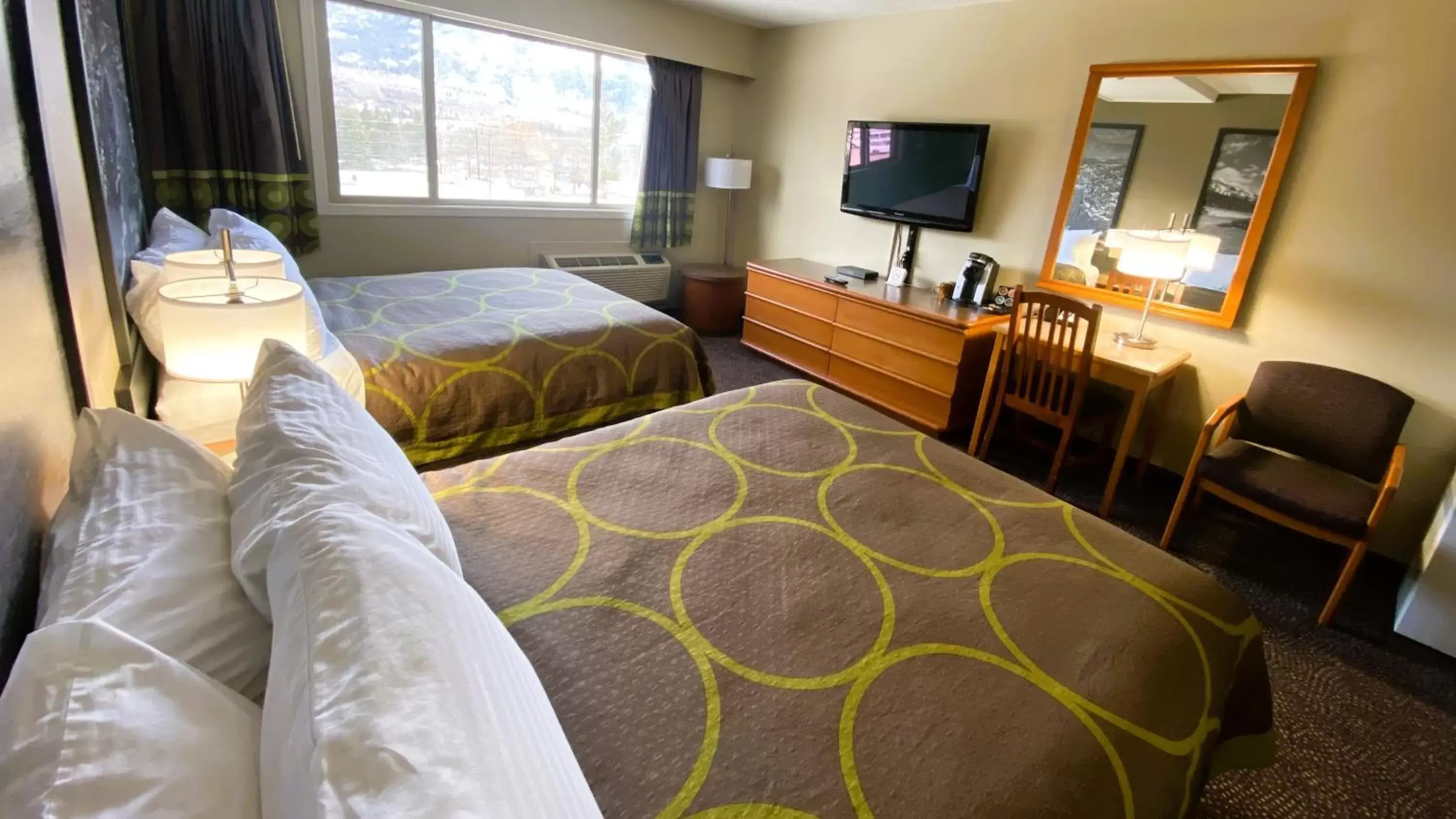 Bed in Super 8 by Wyndham Castlegar BC