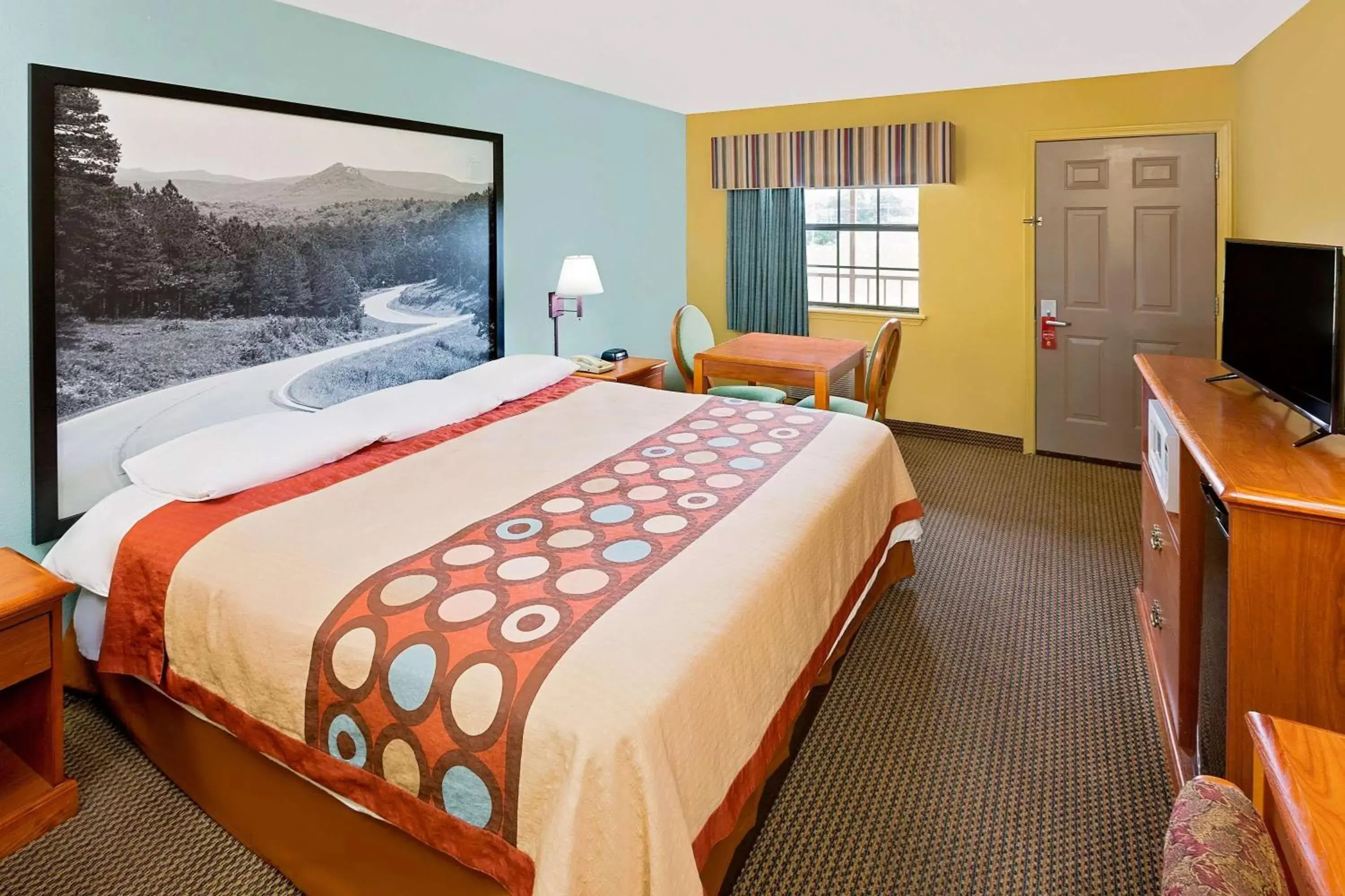Photo of the whole room, Bed in Super 8 by Wyndham Hazen