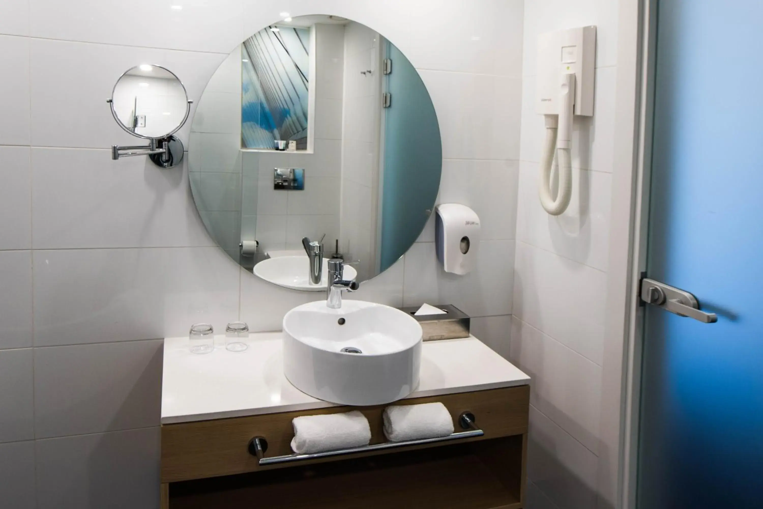 Bathroom in Eyal Hotel by Smart Hotels