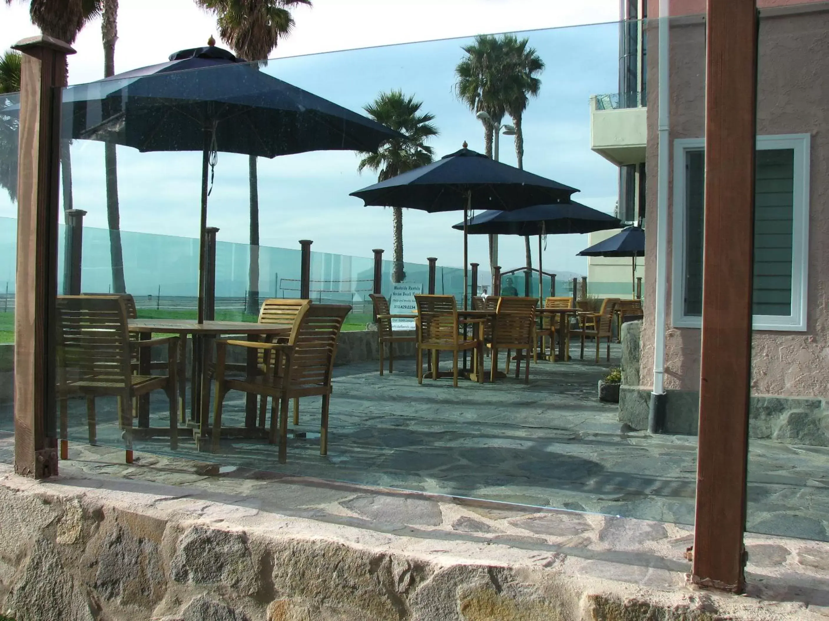 Patio, Restaurant/Places to Eat in Venice on the Beach Hotel