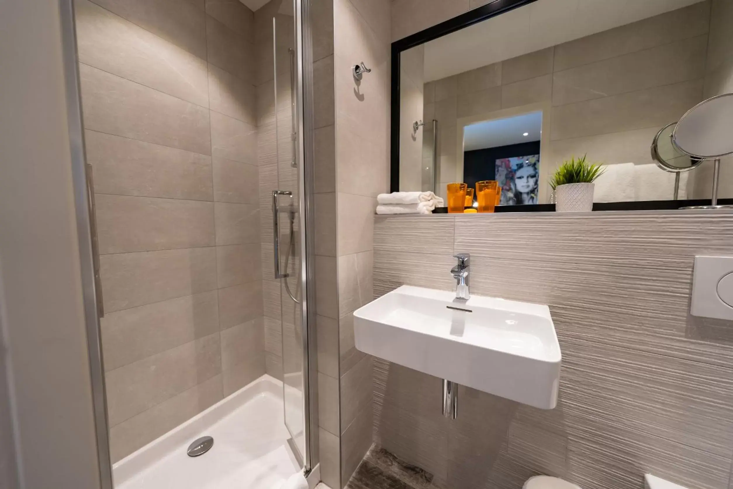 Shower, Bathroom in Allobroges Park Hôtel