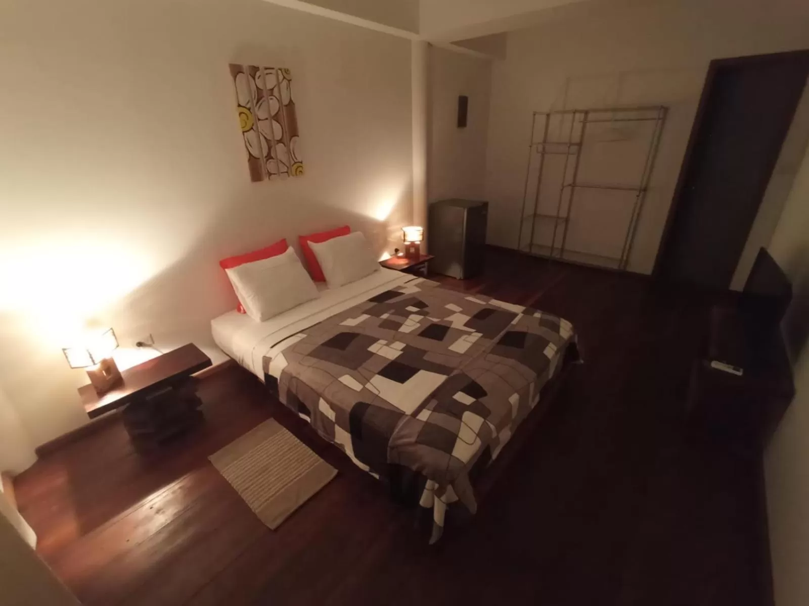 Bed in La Luciernaga Big Creek