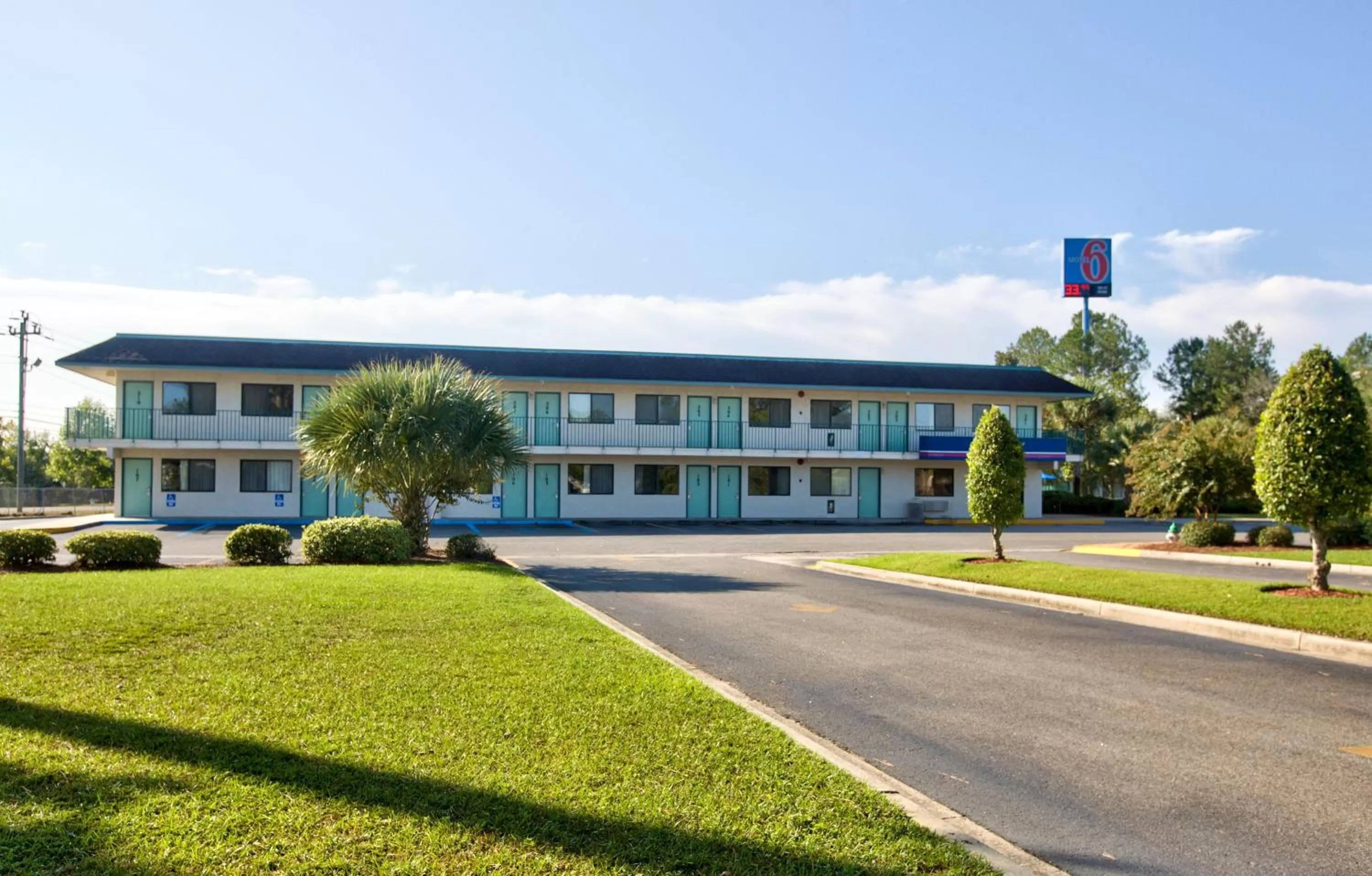 Facade/entrance in Motel 6-Valdosta, GA - University