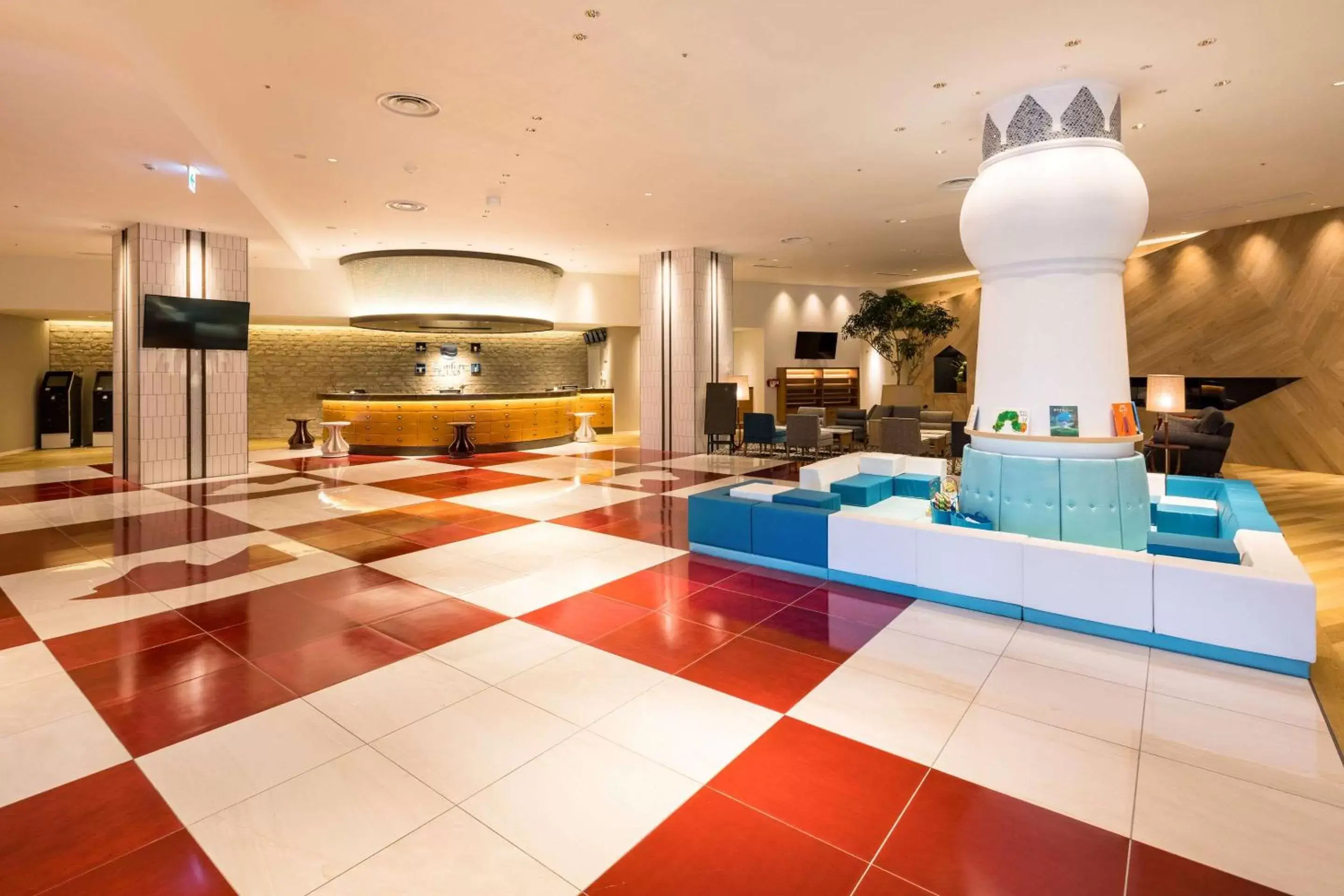 Lobby or reception in Comfort Suites Tokyo Bay