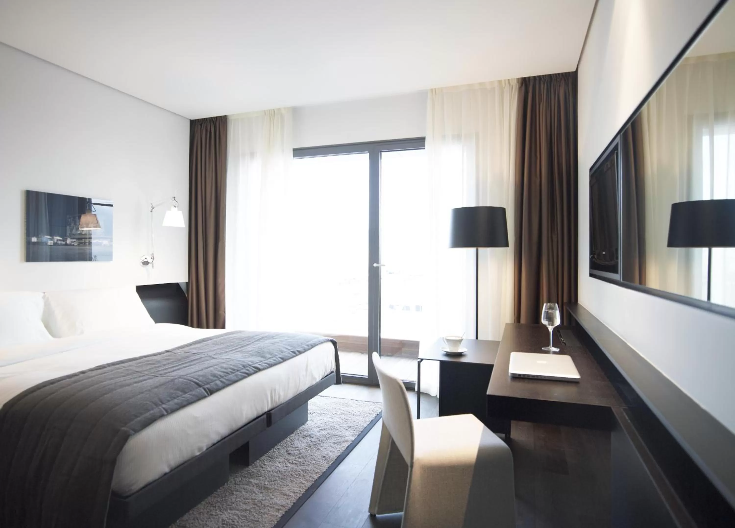 Bedroom, Bed in The Met Hotel Thessaloniki, a Member of Design Hotels