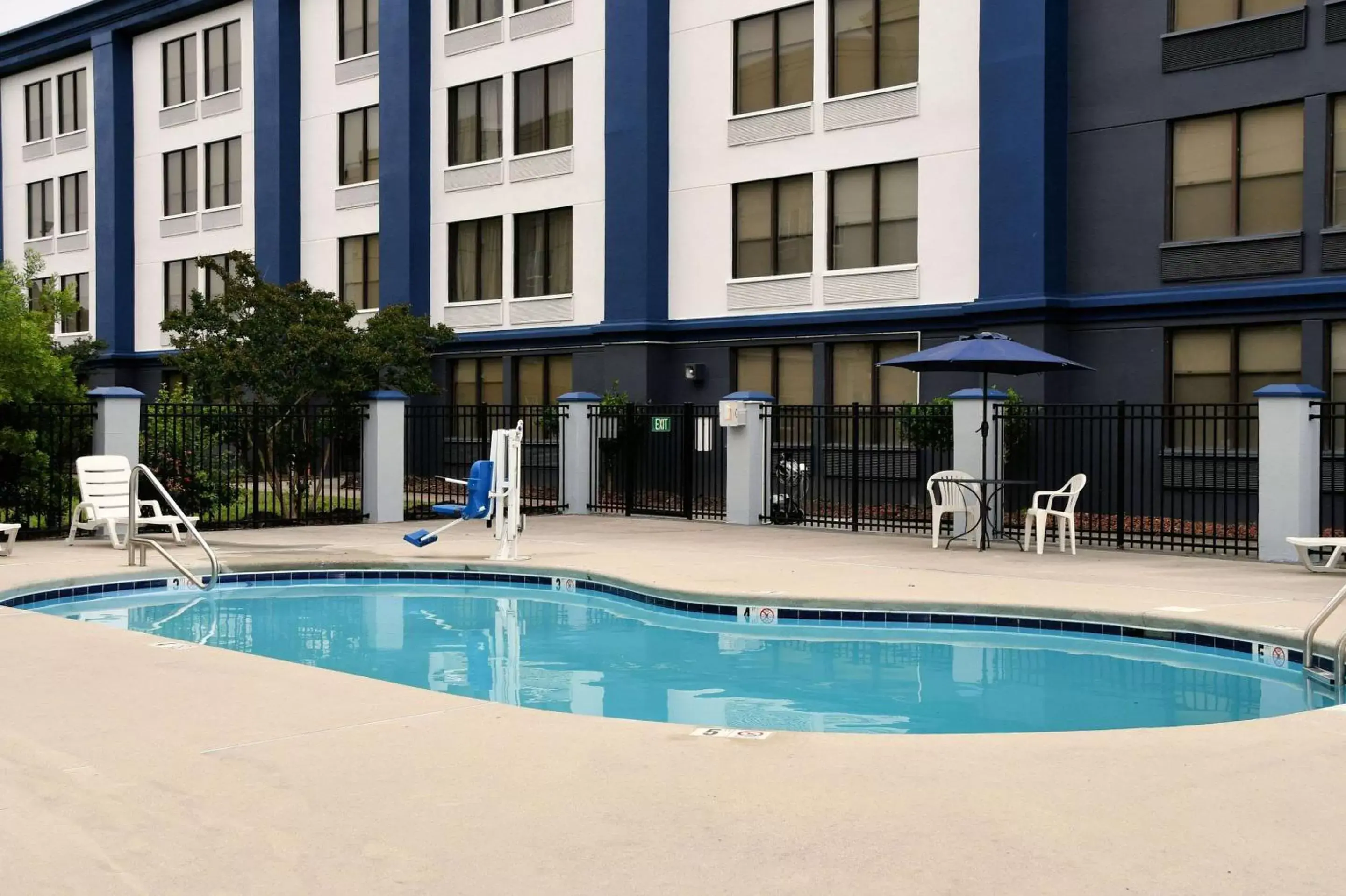 Swimming Pool in Clarion Pointe Jacksonville near Camp Lejeune